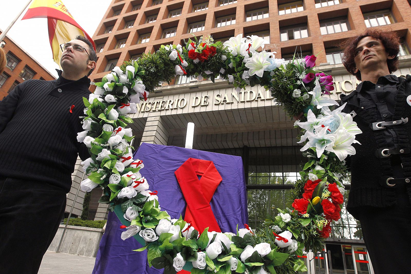 PROTESTAS ANTE SANIDAD POR "LA MUERTE" DEL PLAN NACIONAL SOBRE EL SIDA