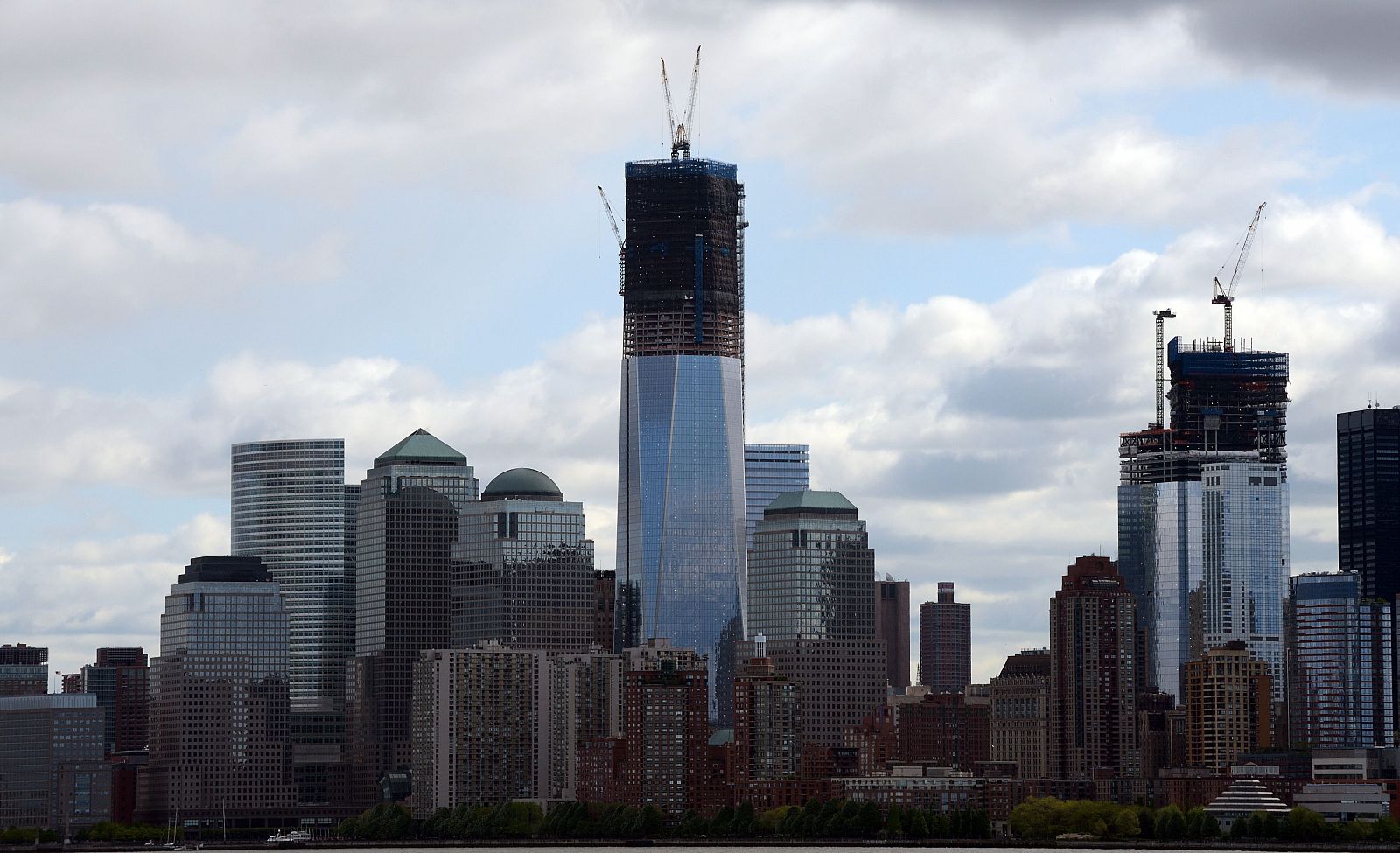 Imágen de la llamada Torre de la LIbertad, el nuevo WTC, que se convertirá en el edificio más alto de Nueva York