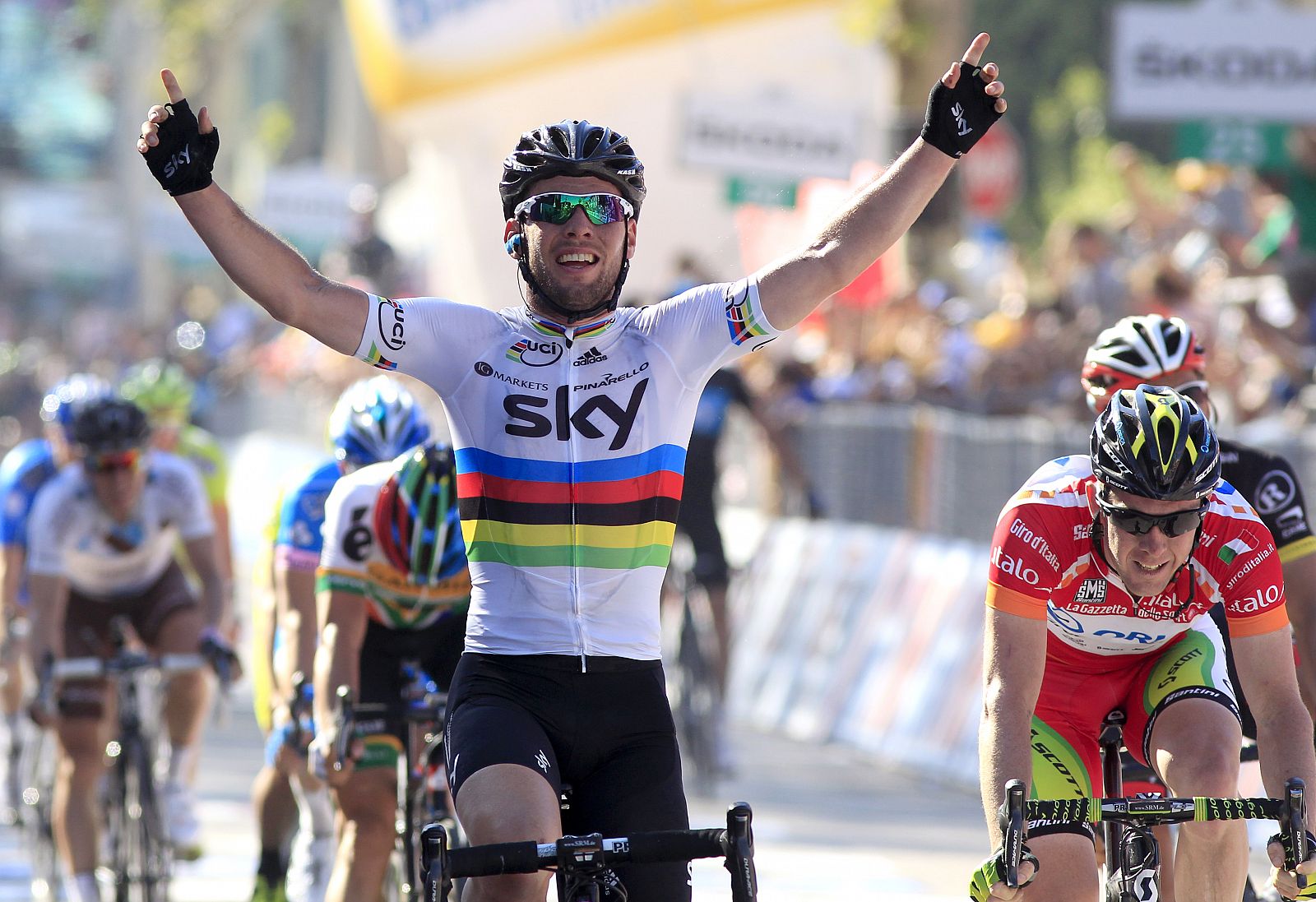 Cavendish gana la quinta etapa del Giro