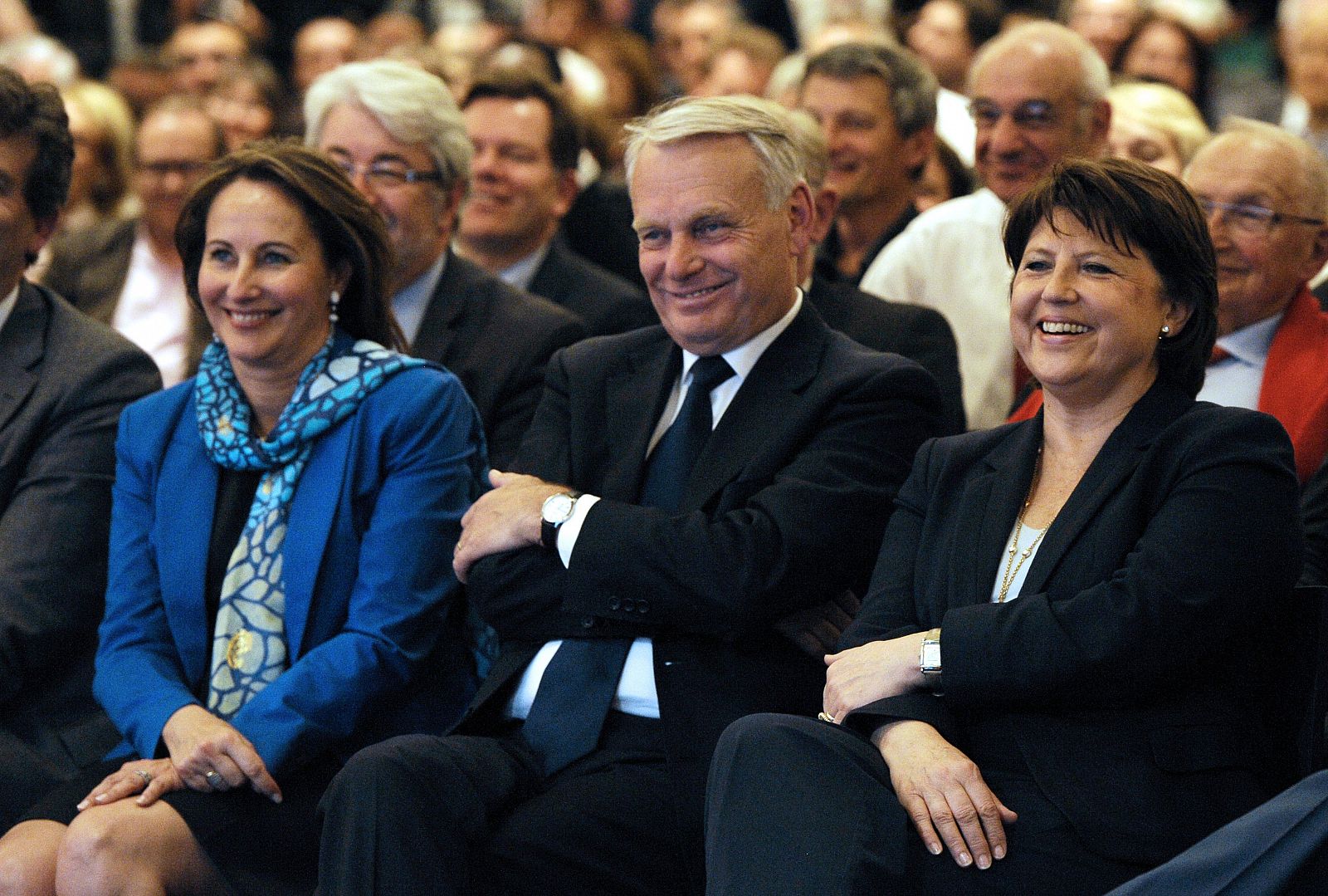 Segolene Royal, junto a los dos favoritos para ser primer ministro, Jean-Marc Ayrault, y Martine Aubry.