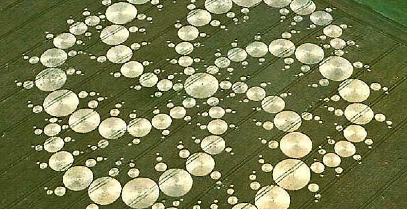 Una de las imágenes de los círculos de las cosechas tomada en 2004 de 240 metros
