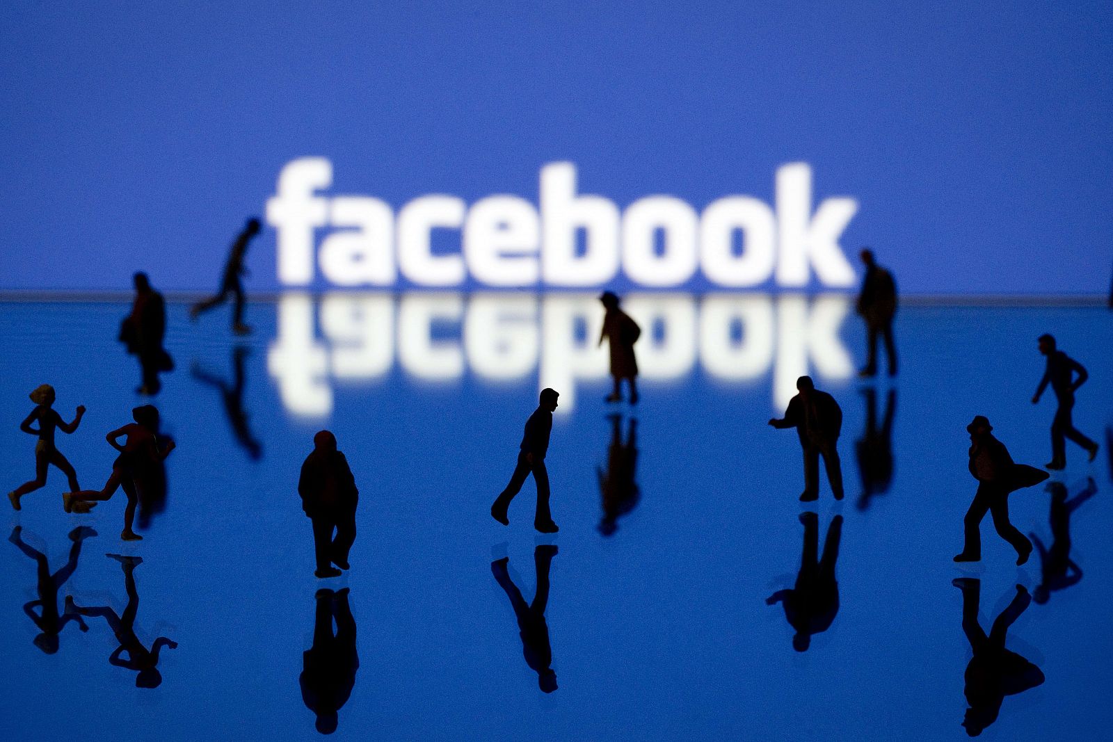 Facebook espera captar 15.000 millones de euros en su salida hoy a Bolsa
