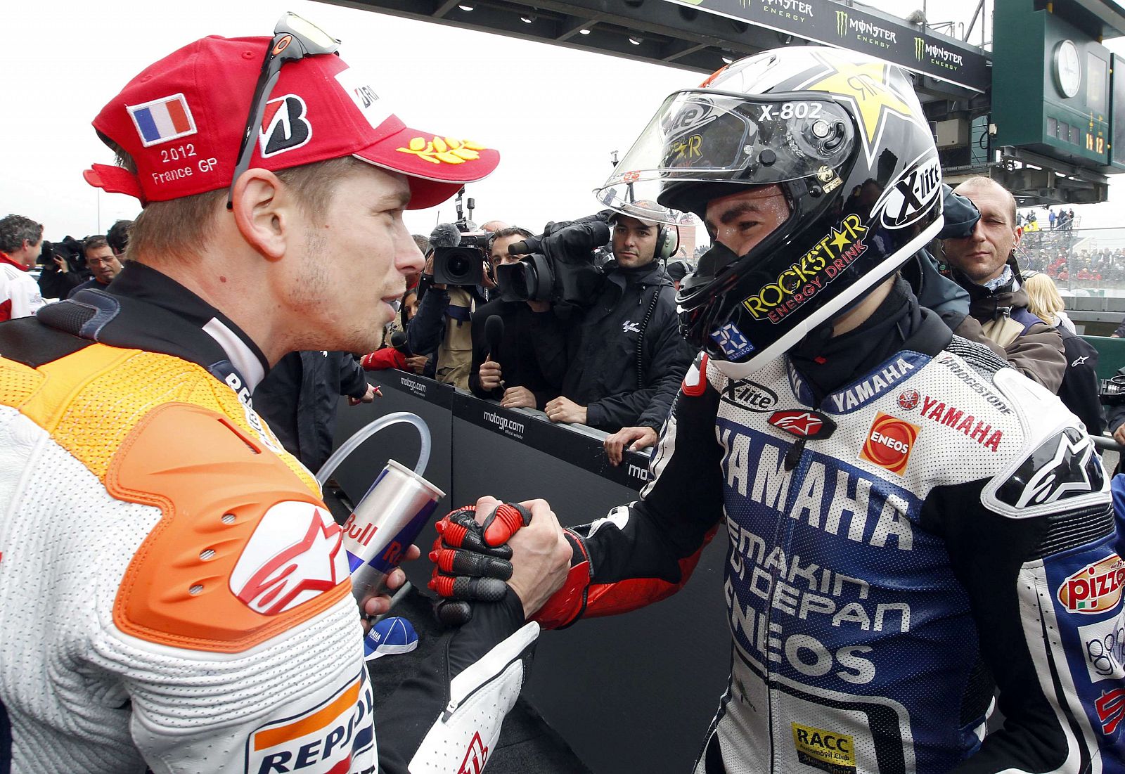 Stoner felicita a Lorenzo por su victoria en Le Mans.