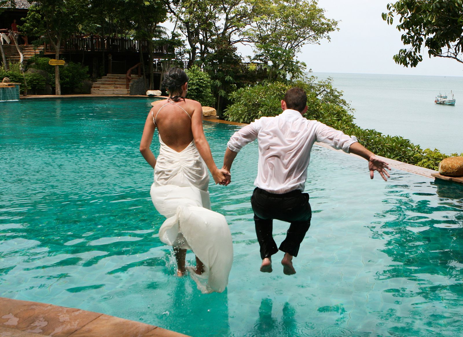 Sesión fotográfica post-boda: "Trash the dress" en Gente y Tendencias