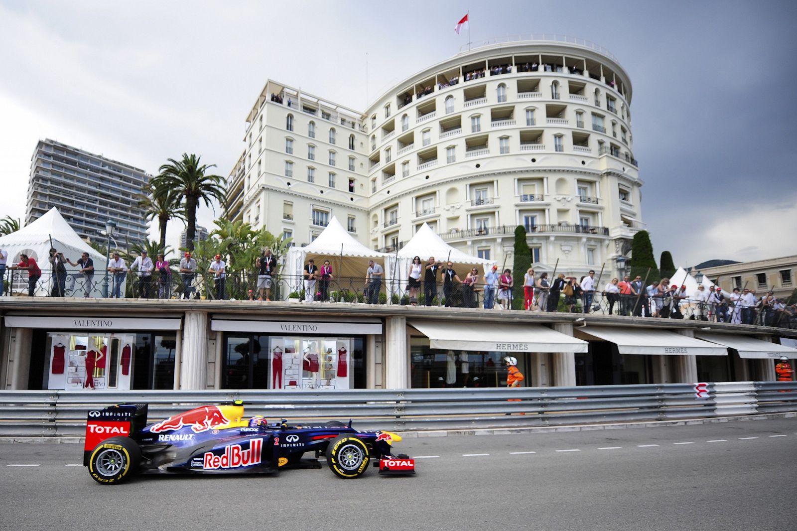 Mark Webber conduce en el Gran Premio de Mónaco