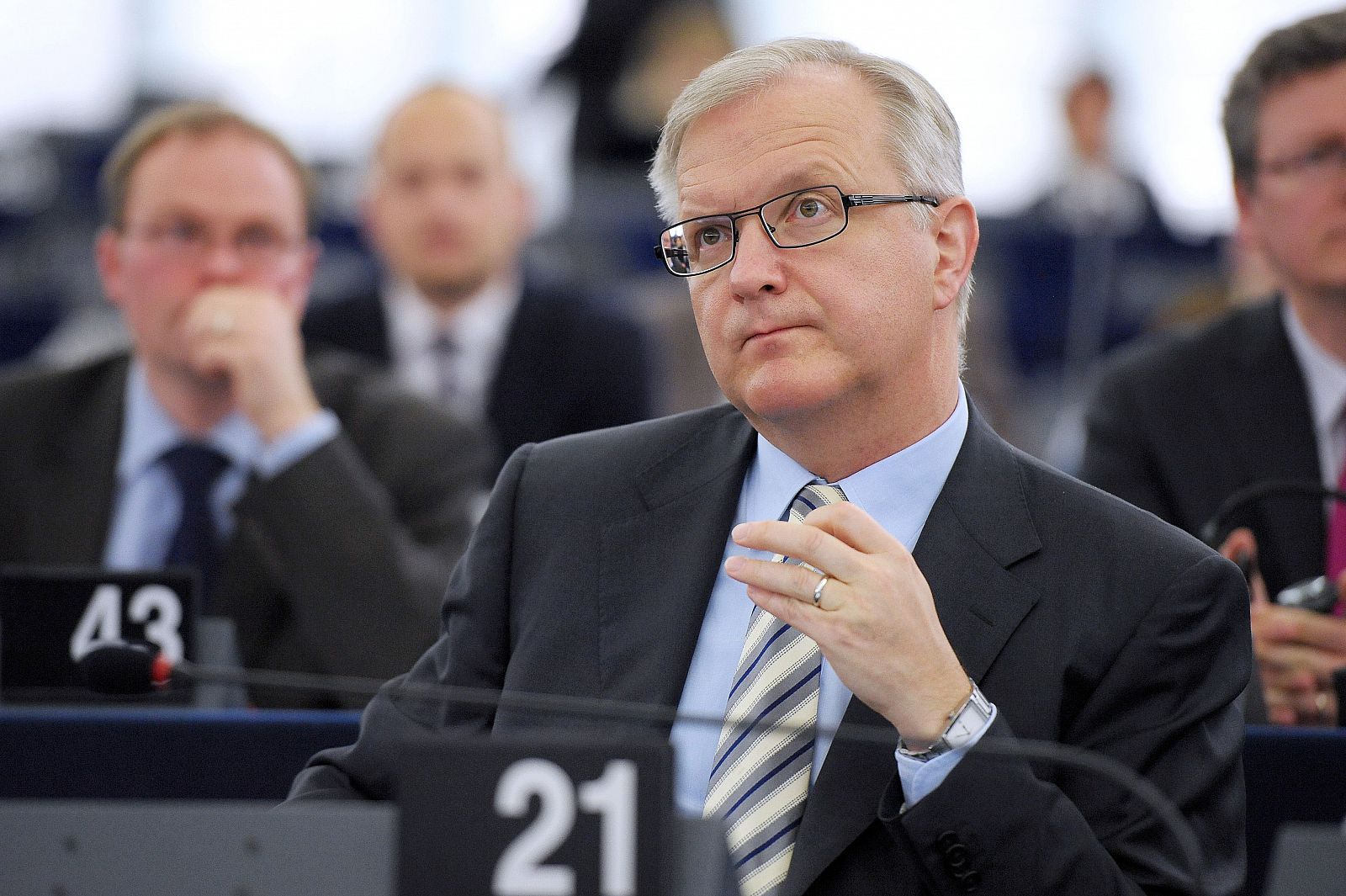 El comisario de Asuntos Económicos, Olli Rehn, presenta hoy las recomendaciones nacinonales sobre los desequilibrios económicos.