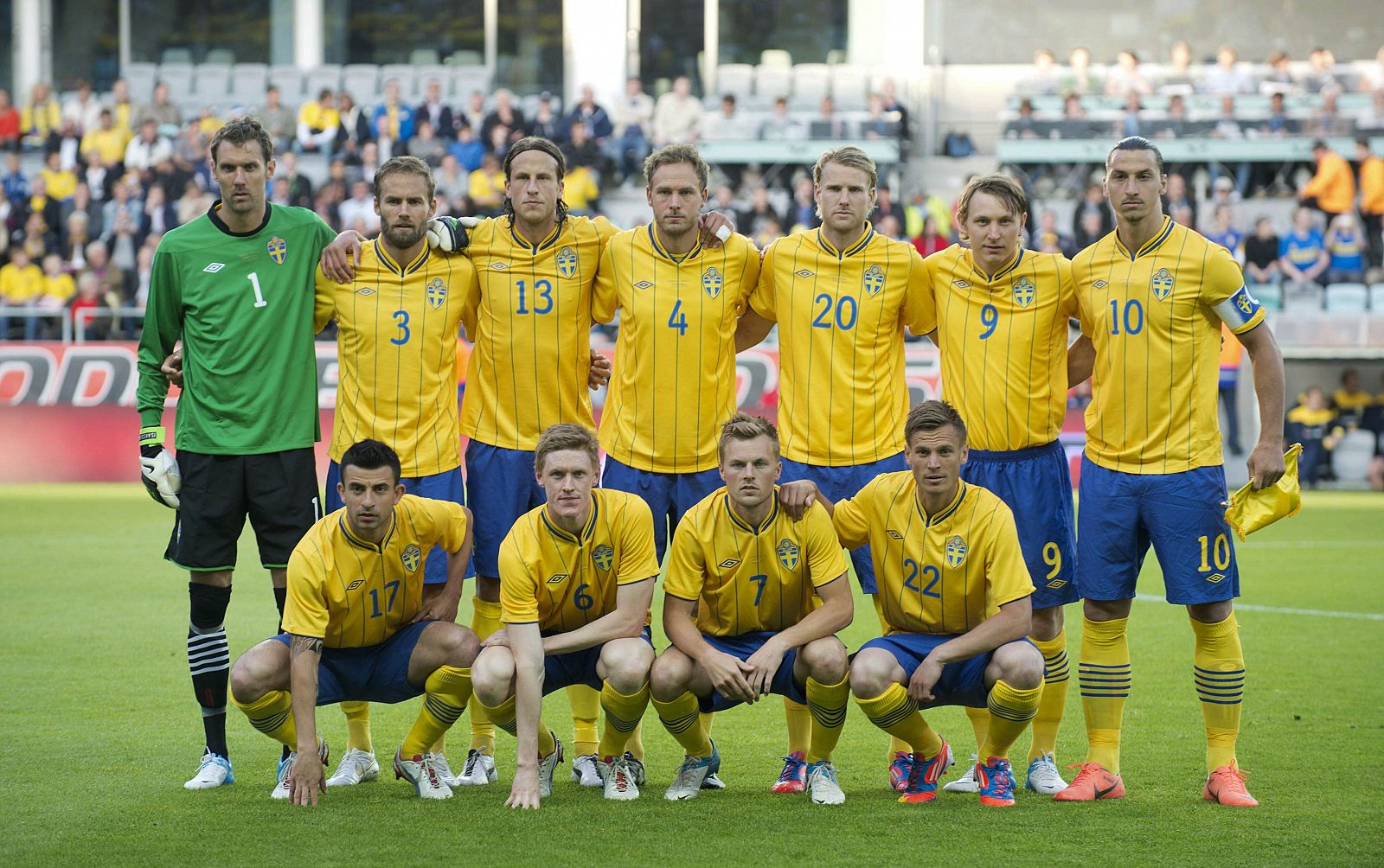 La selección sueca posa antes de un amistoso preparatorio de la Eurocopa