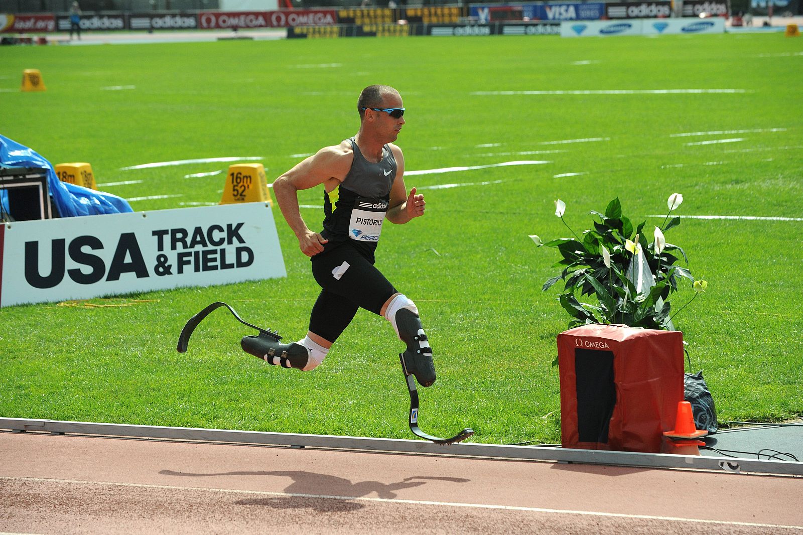 Oscar Pistorius en acción durante la prueba de los 400 m de la Liga Diamante de la IAAF