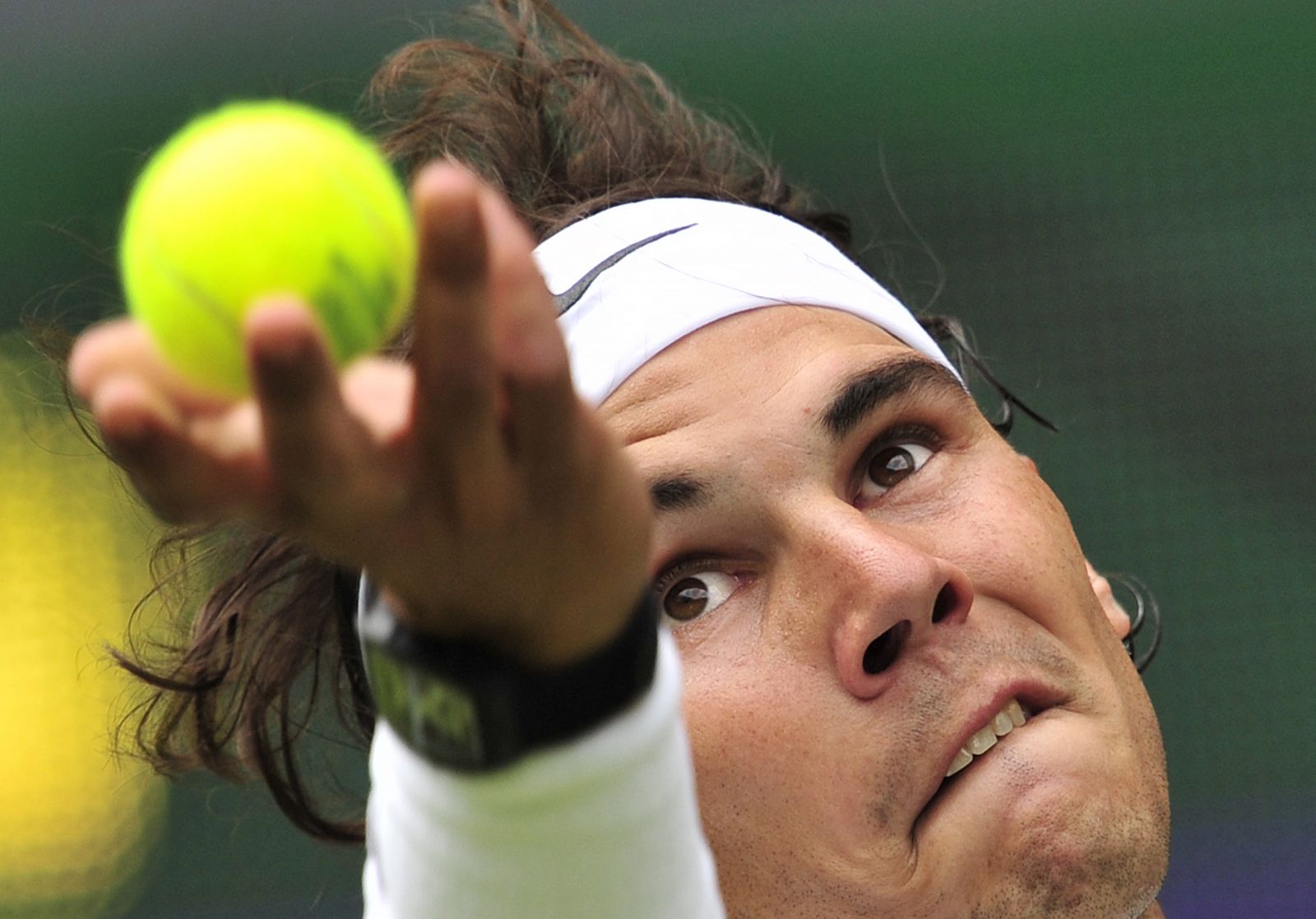 Rafa Nadal durante su partido en Wimbledon contra Thomaz Bellucci