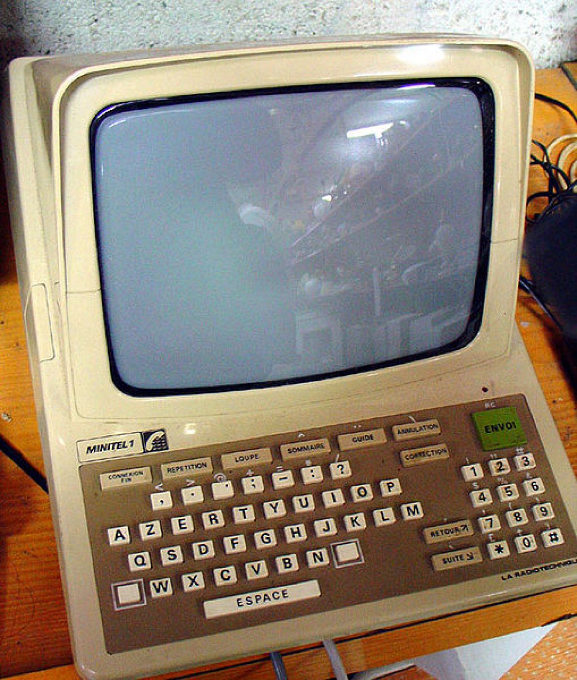 Mini-pantalla con teclado para conectar con minitel.