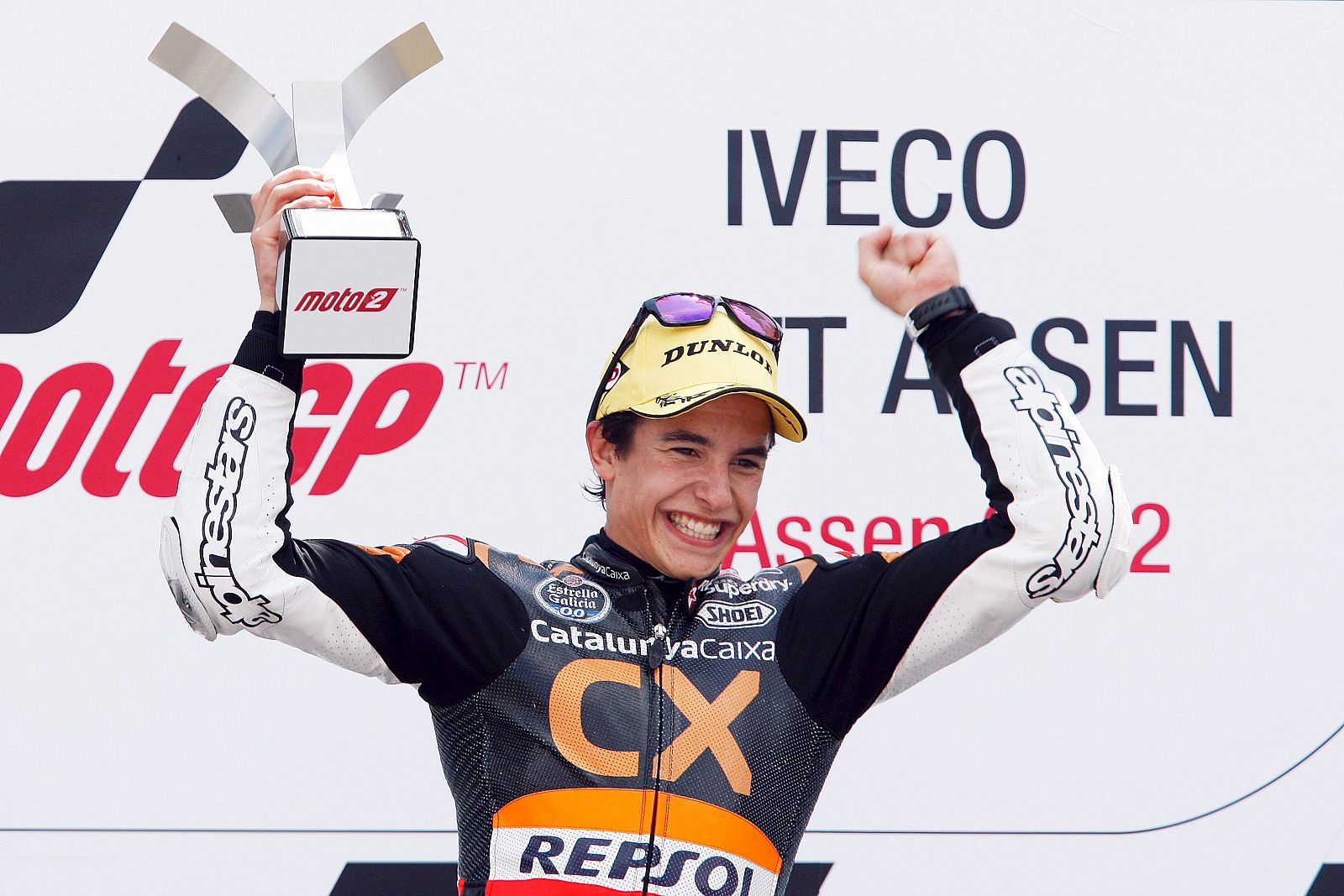 El piloto español de Moto2 Marc Márquez celebra la victoria en el Gran Premio de Holanda.