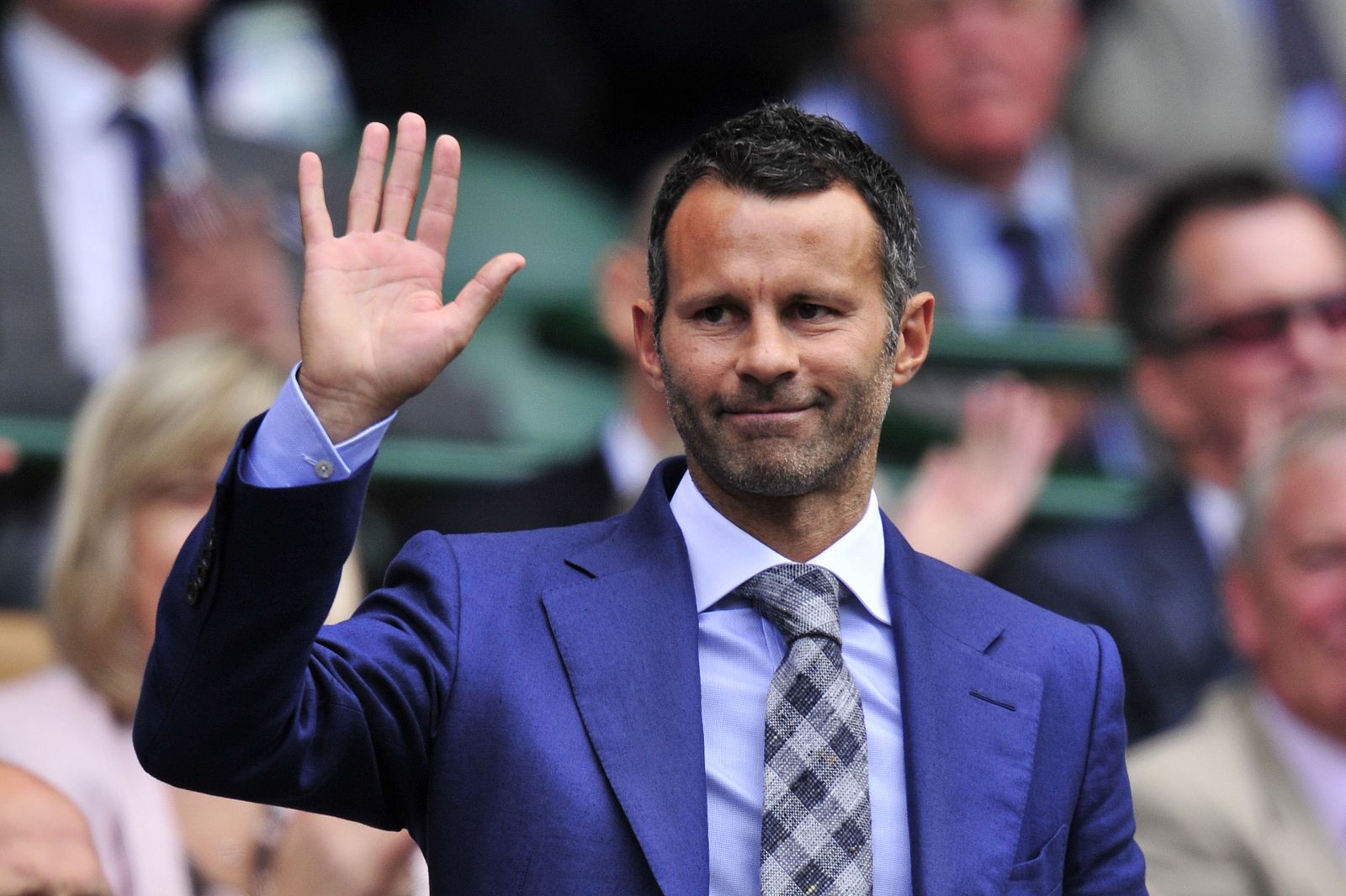 Ryan Giggs, jugador del Manchester United, en la grada de Wimbledon