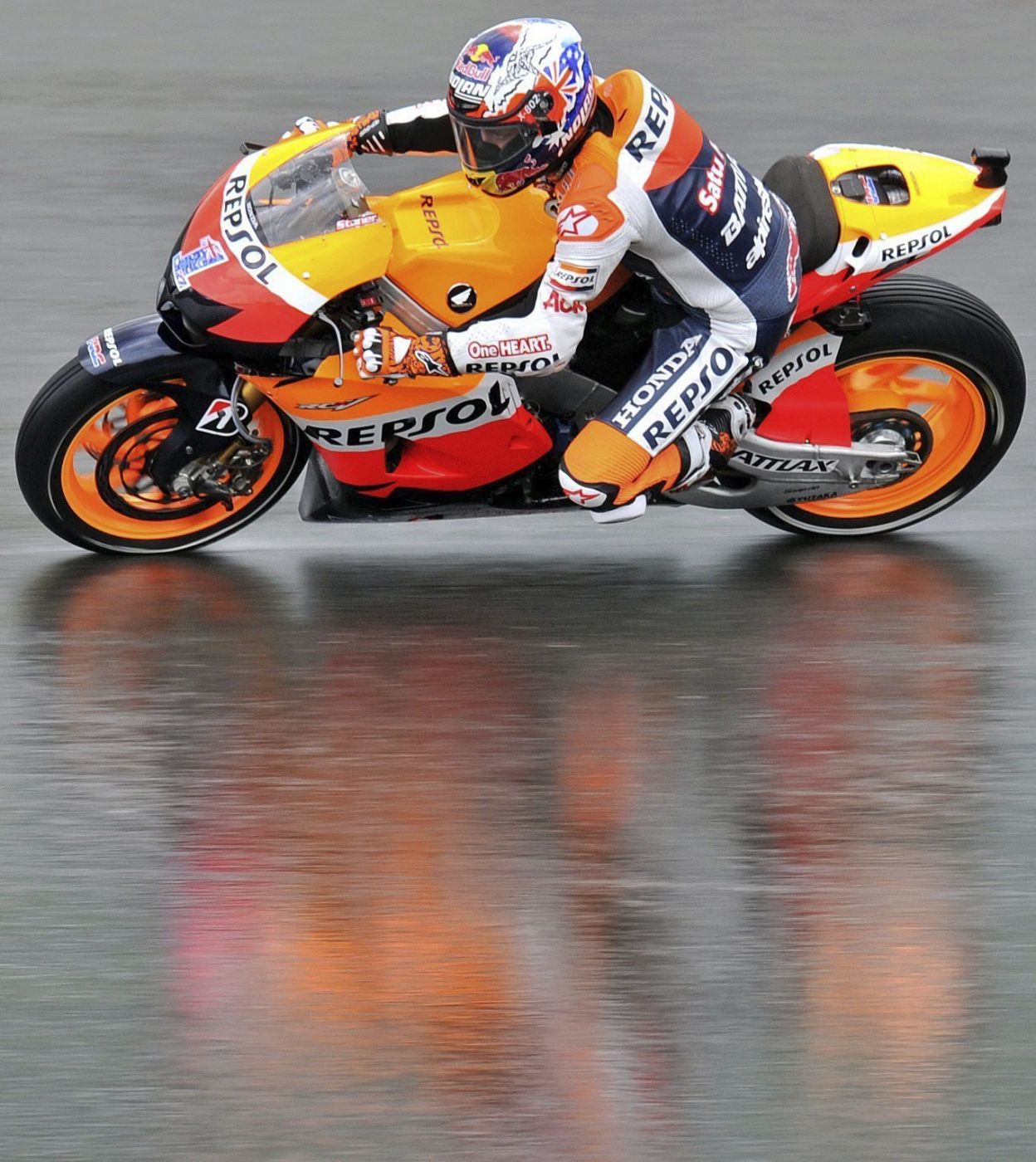 El piloto australiano de MotoGP Casey Stoner, durante los entrenamientos para el Gran Premio de Alemania