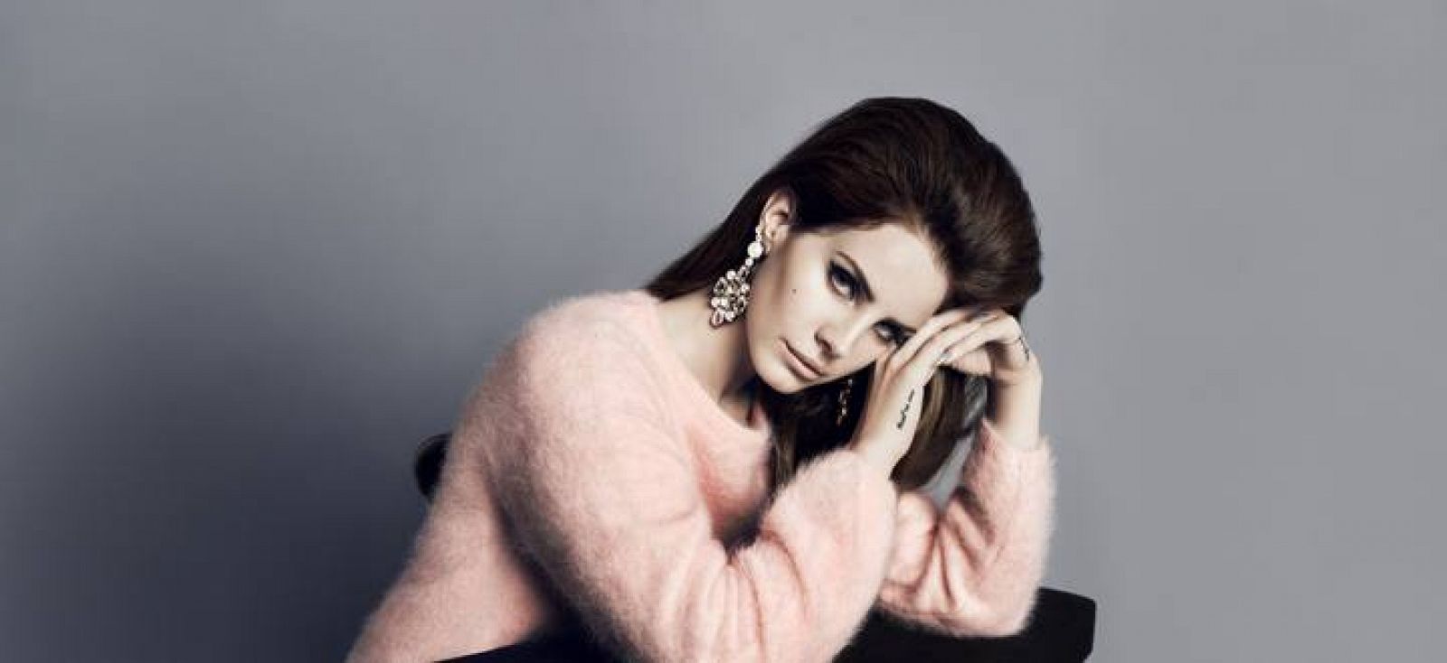 La cantante Lana del Rey es la imagen de la campaña de otoño de H&M.  