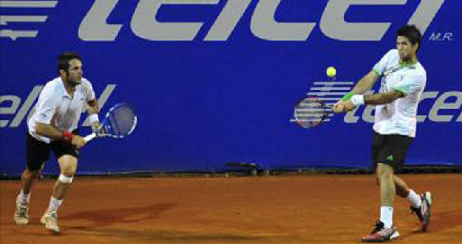 Los tenistas españoles David Marrero (i) y Fernando Verdasco (d).