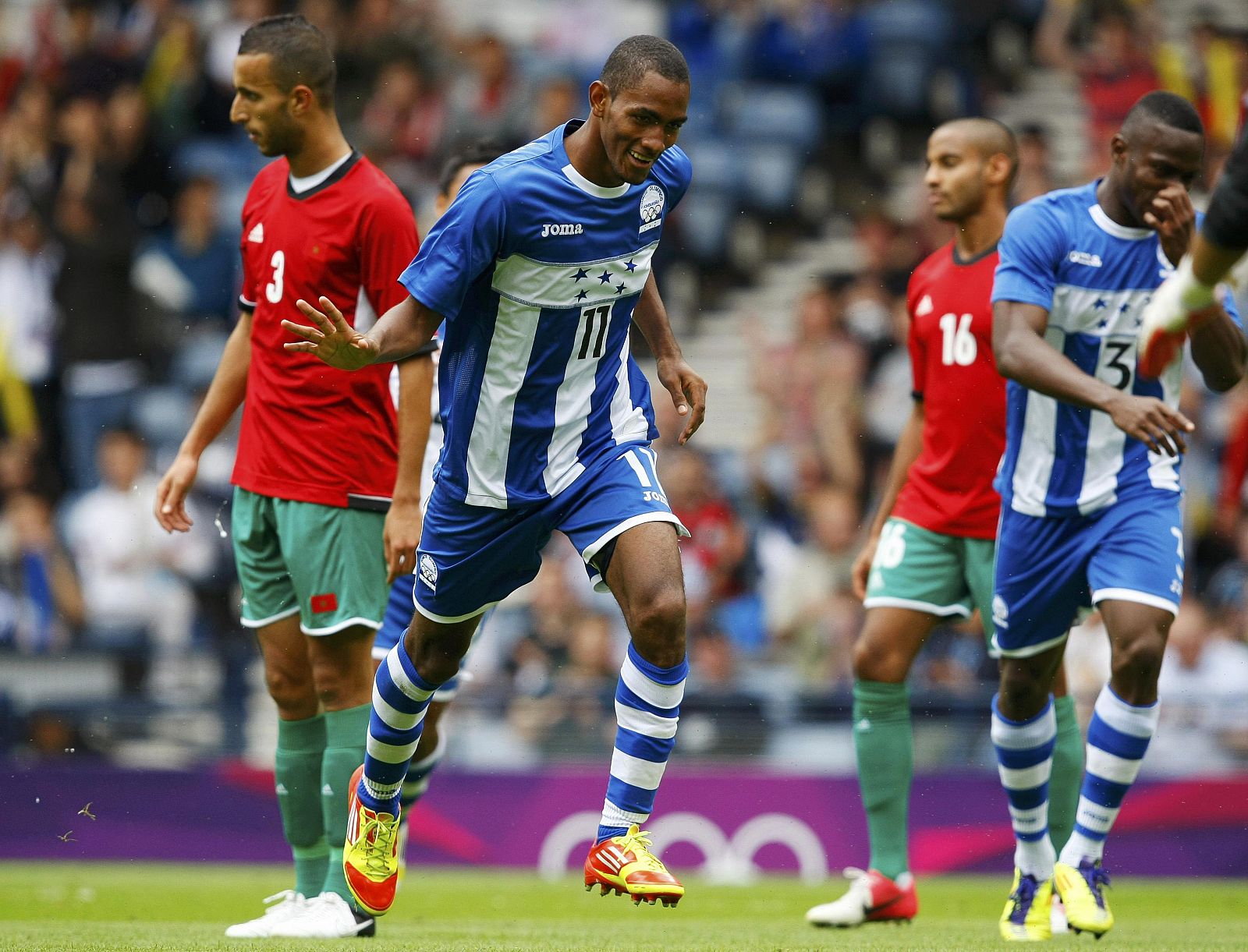 El hondureño Jerry Bengtson celebra su primer gol ante Marruecos.