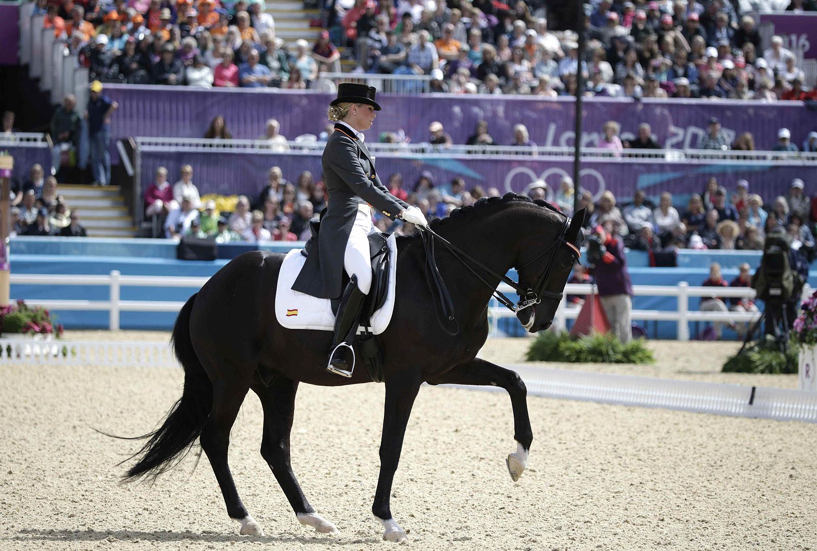 La amazona española Morgan Barbançon, con su caballo Painted Black, durante la prueba olímpica de doma