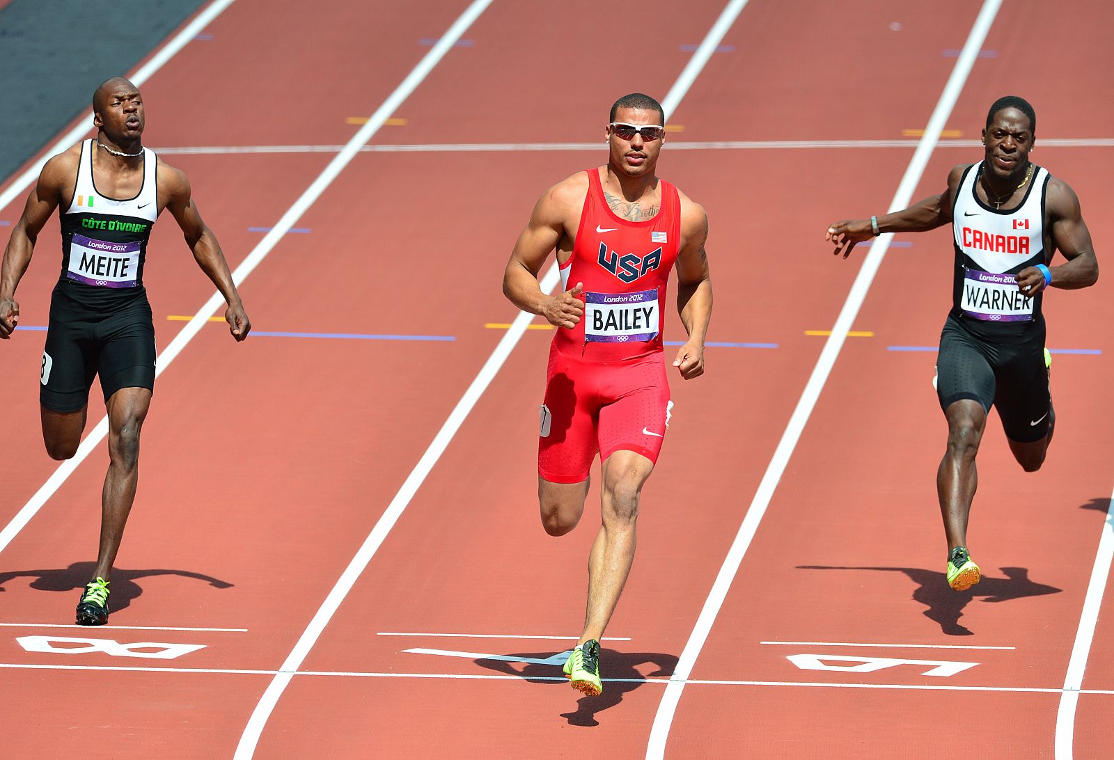 Ryan Bailey logra el mejor tiempo en la primera ronda de los 100 metros con 9.88