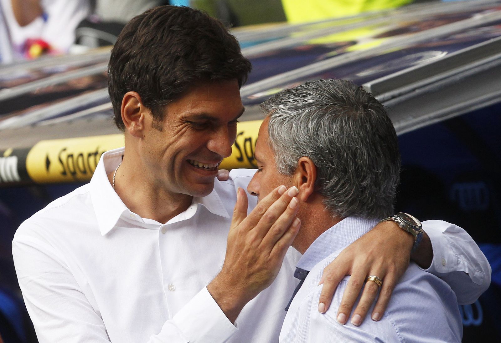 Pellegrino y Mourinho se saludan antes del inicio del partido Real Madrid - Valencia CF