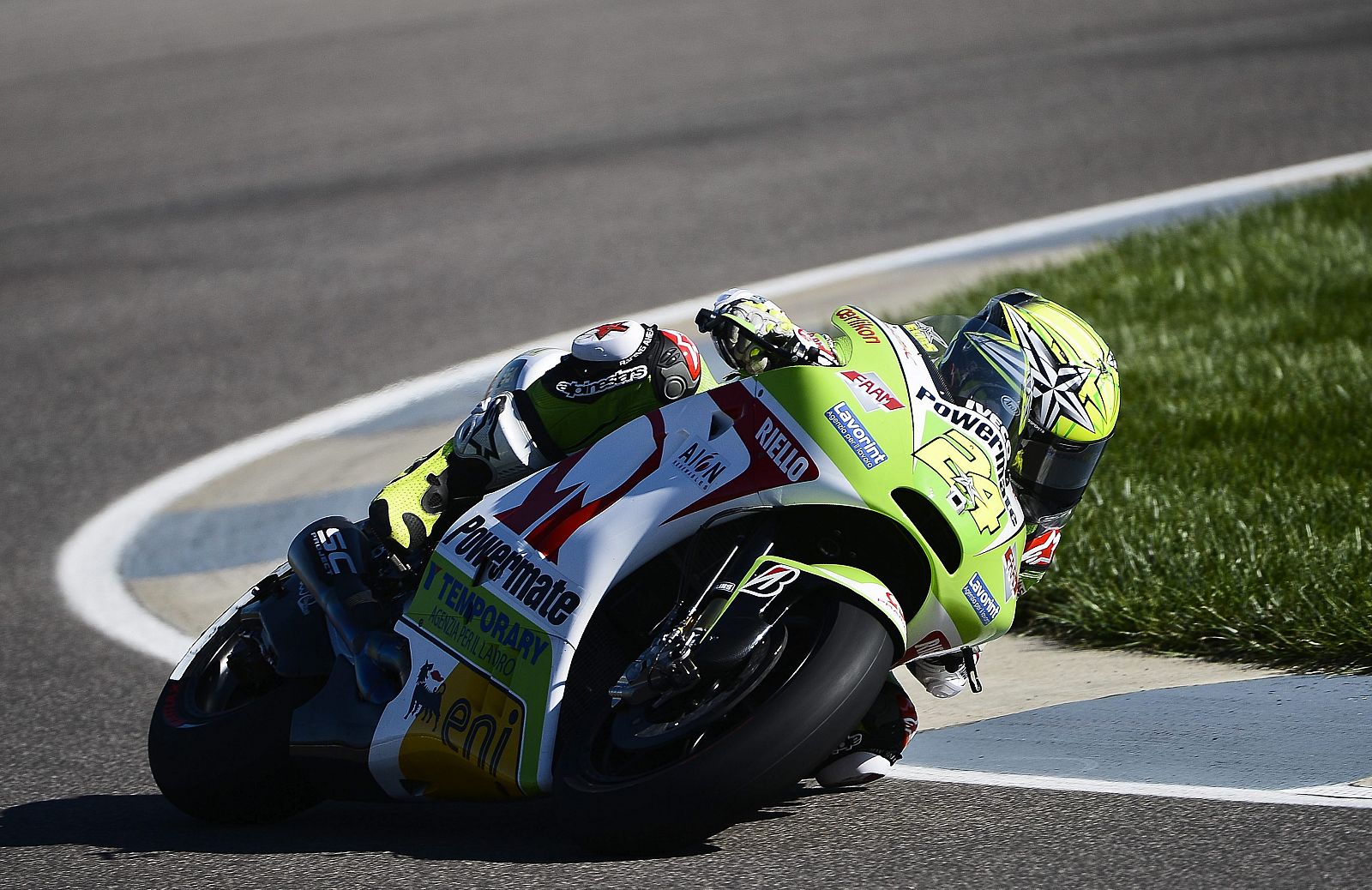 El español Toni Elías de Pramac Racing durante los entrenamientos libres del Gran Premio de Indianápolis de MotoGP.