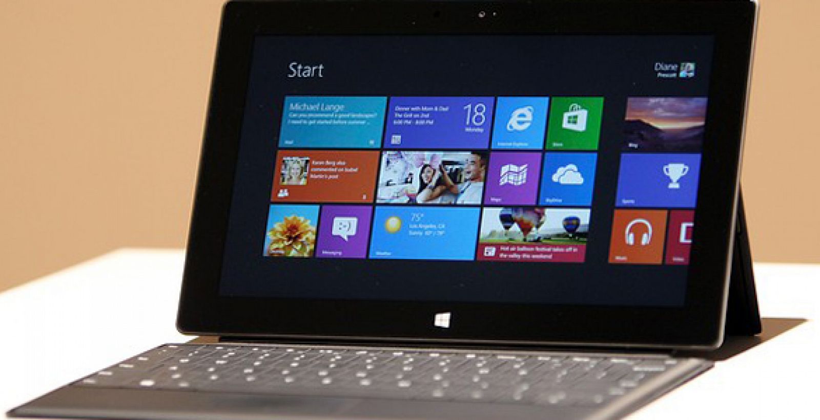 Imagen de la presentación en junio de Surface, la tablet de Microsoft
