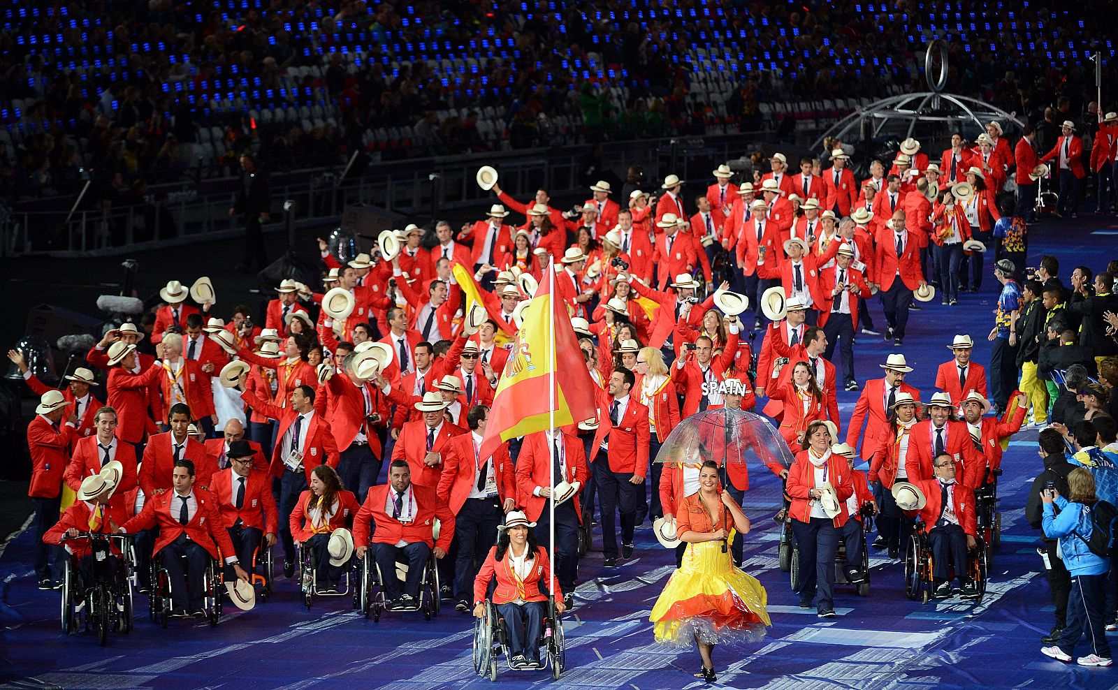 La delegación española desfila en la inauguración de los Juegos Paralímpicos de Londres 2012