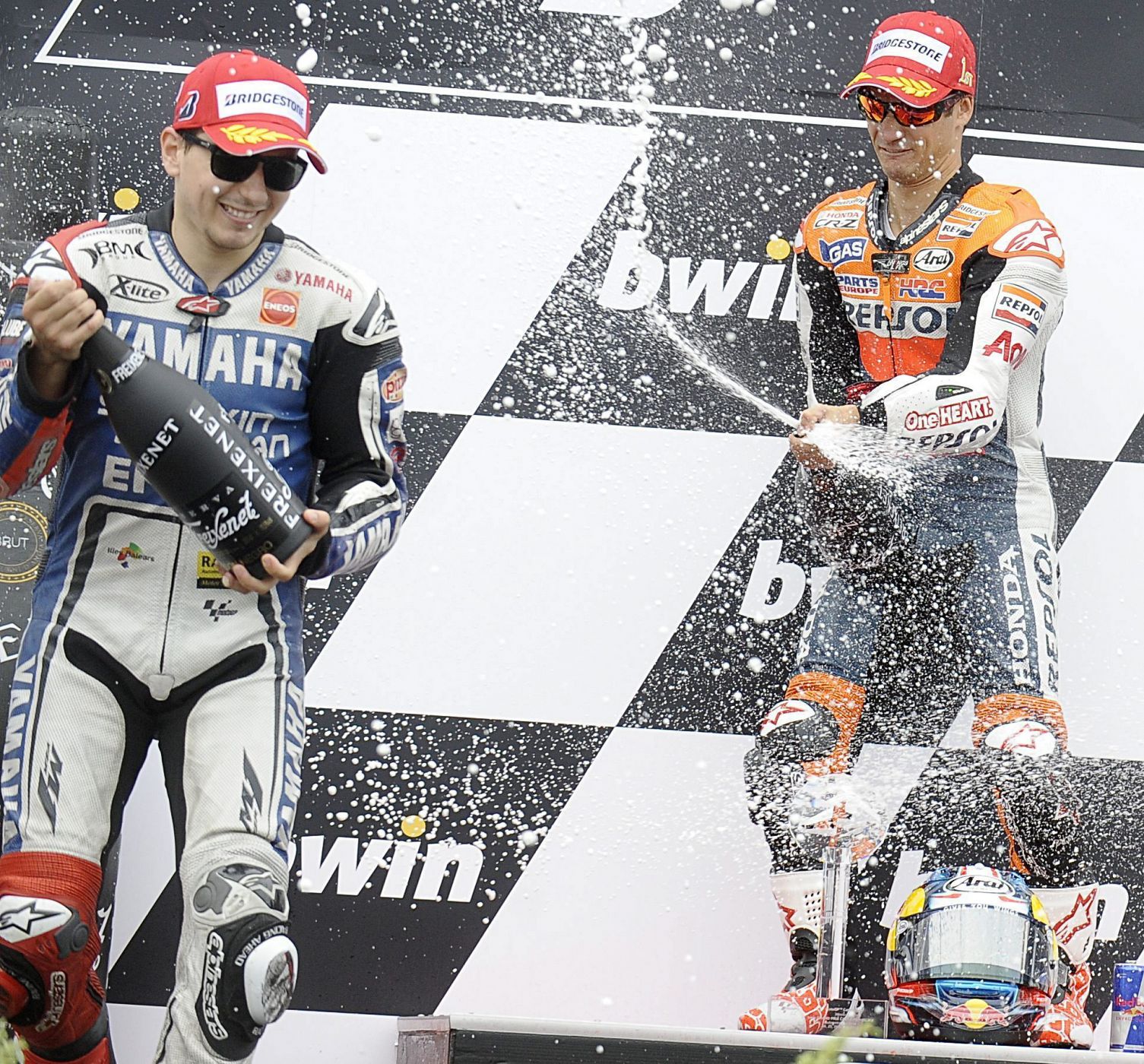 Los pilotos españoles, Jorge Lorenzo y Dani Pedrosa, en el podio del pasado GP de la República Checa en Brno.