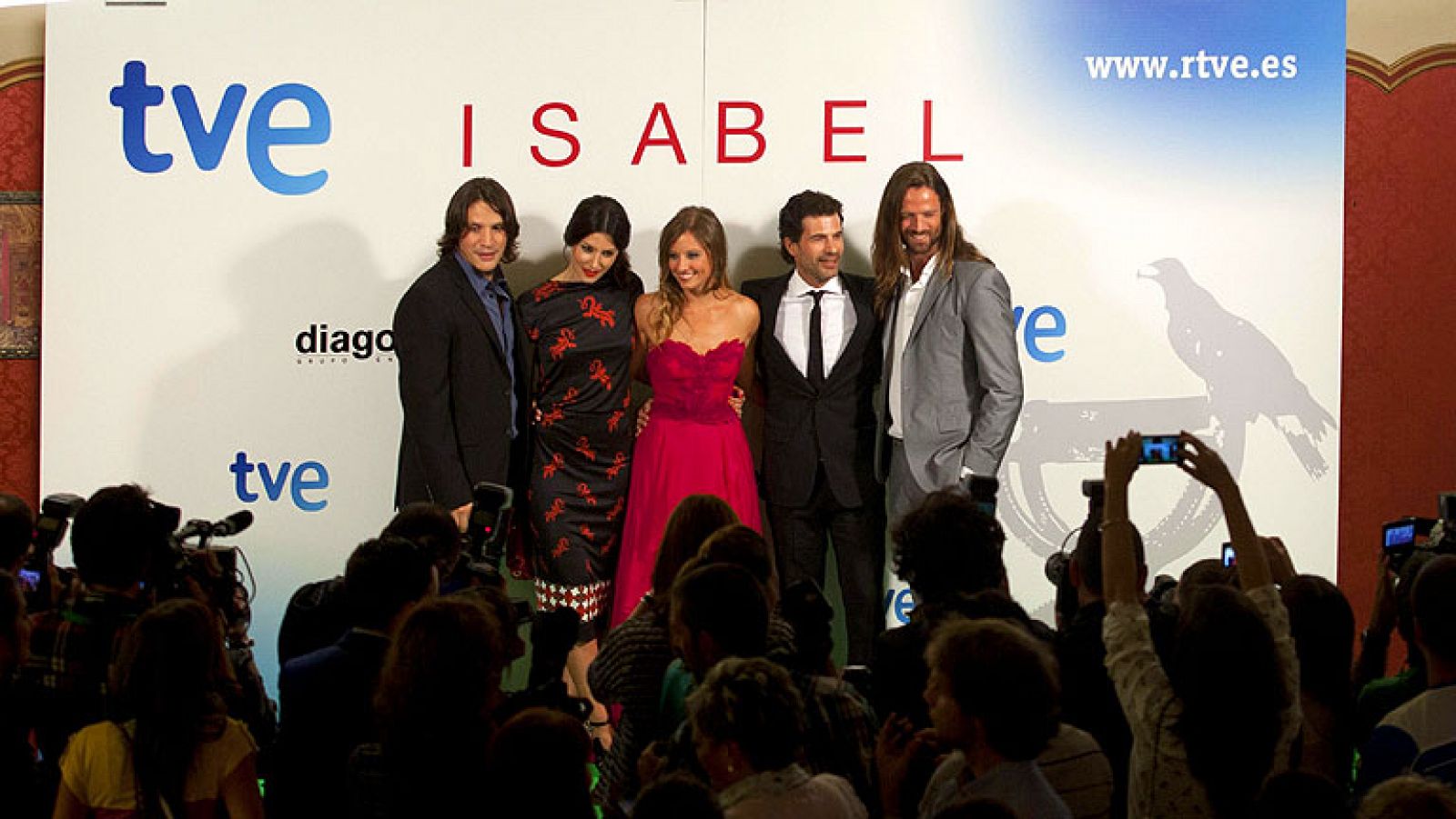 Sergio Peris Mencheta, Bárbara Lennie, Michelle Jenner, Rodolfo Sancho y William Miller en el estreno de 'Isabel'