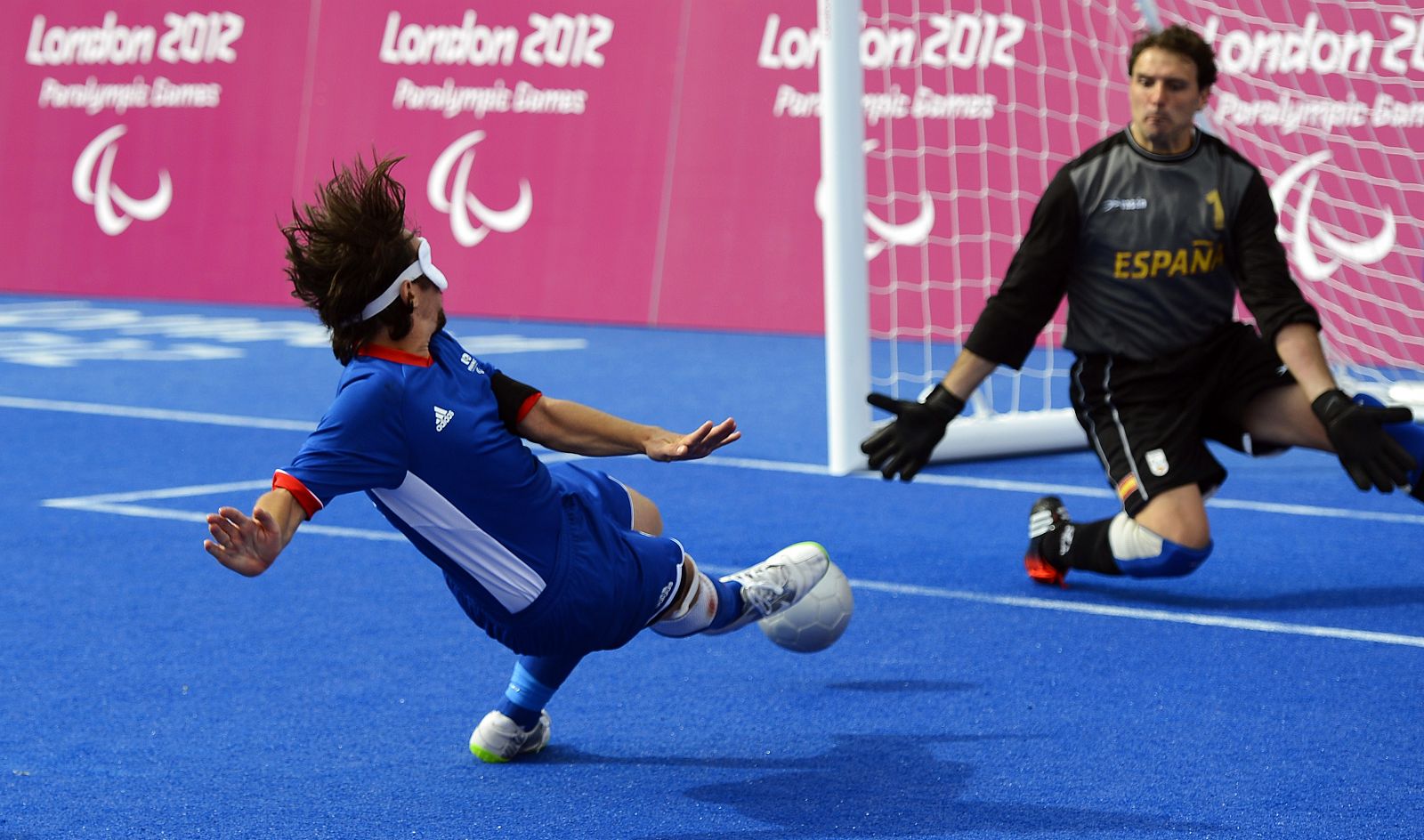 El francés Villeroux anota el segundo gol contra España en los Paralímpicos de Londres 2012