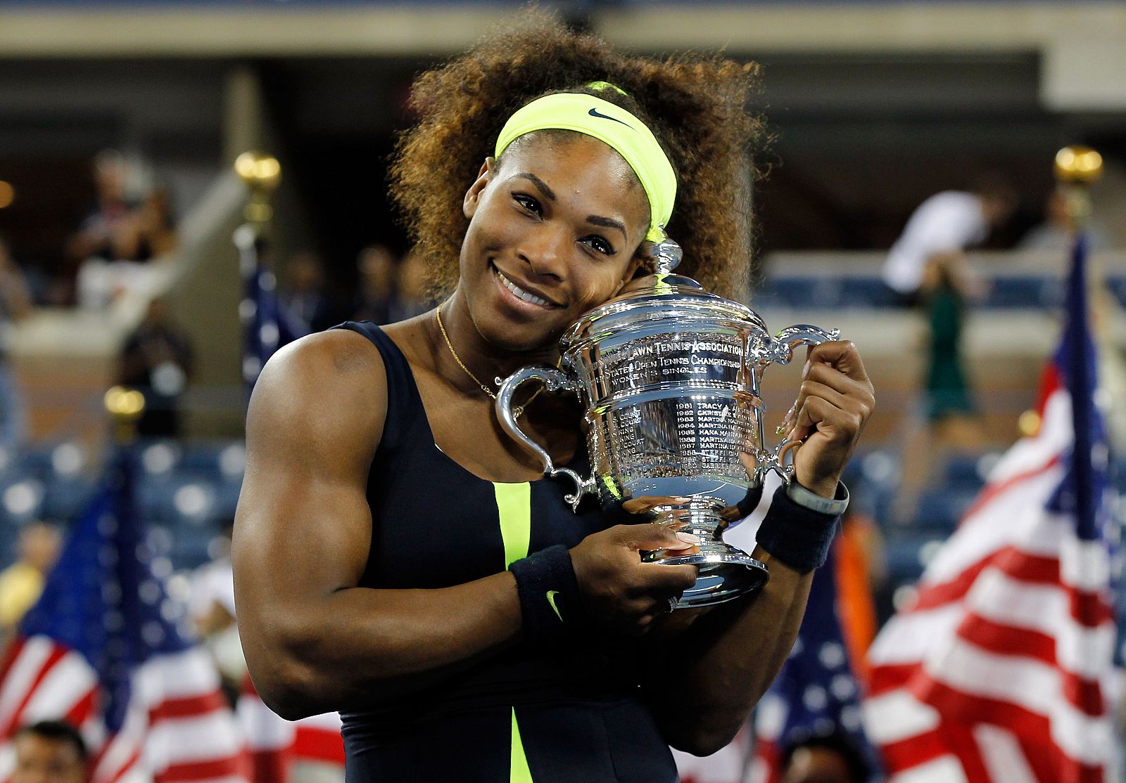 Serena Williams alza su cuarto título del Abierto de Estados Unidos.