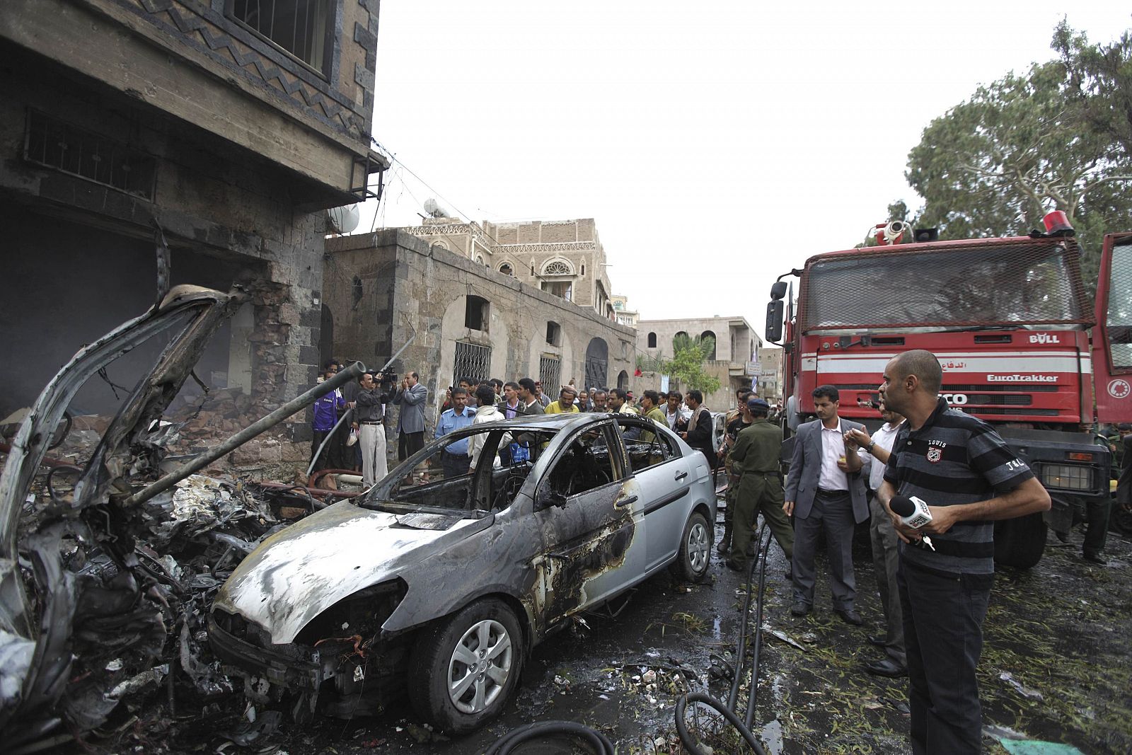 Lugar de la explosión de un coche bomba en la capital de Yemen, Saná, el 11 de septiembre