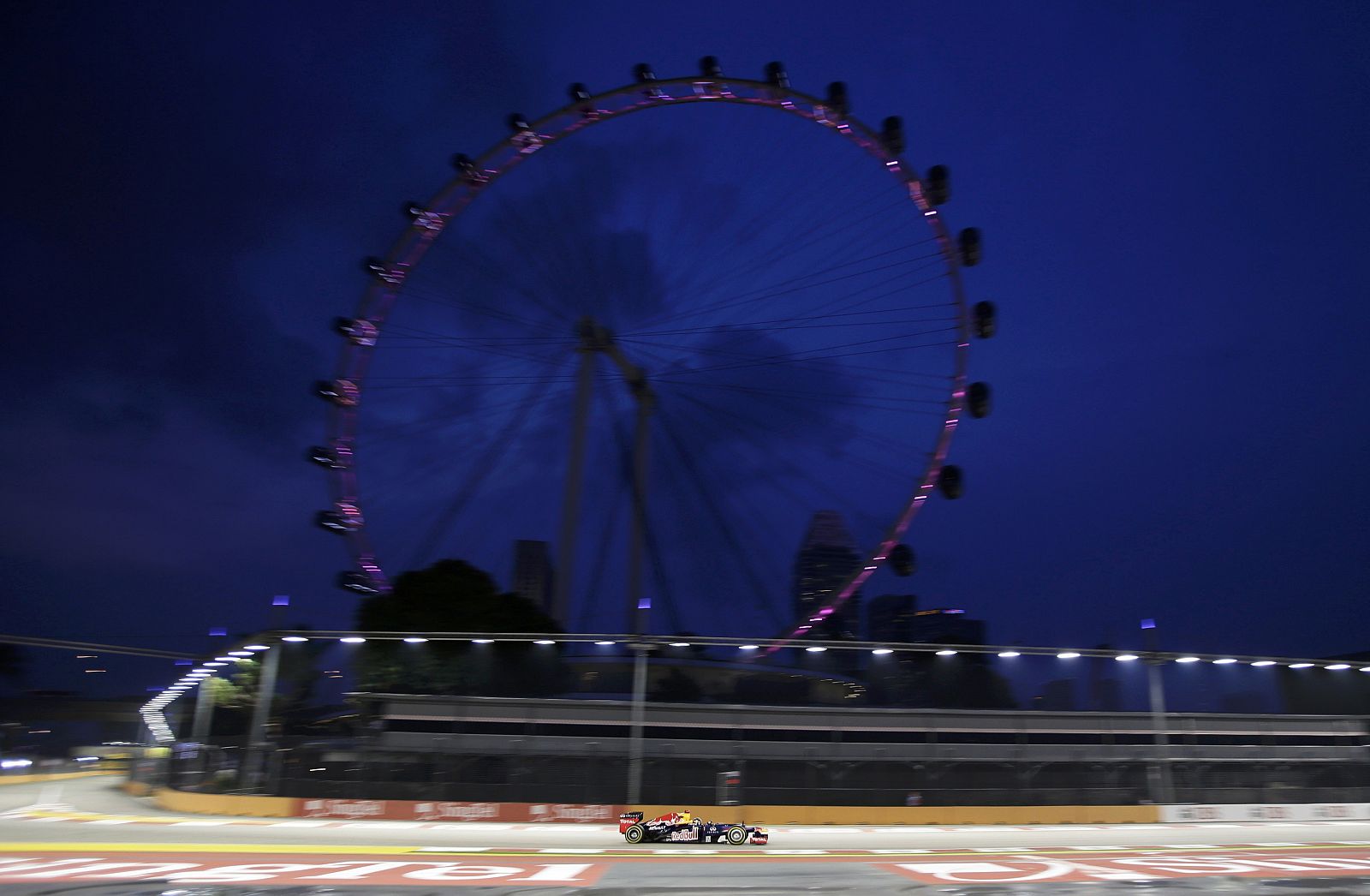 Sebastian Vettel en la primera sesión de entrenamientos libres del GP de Singapur