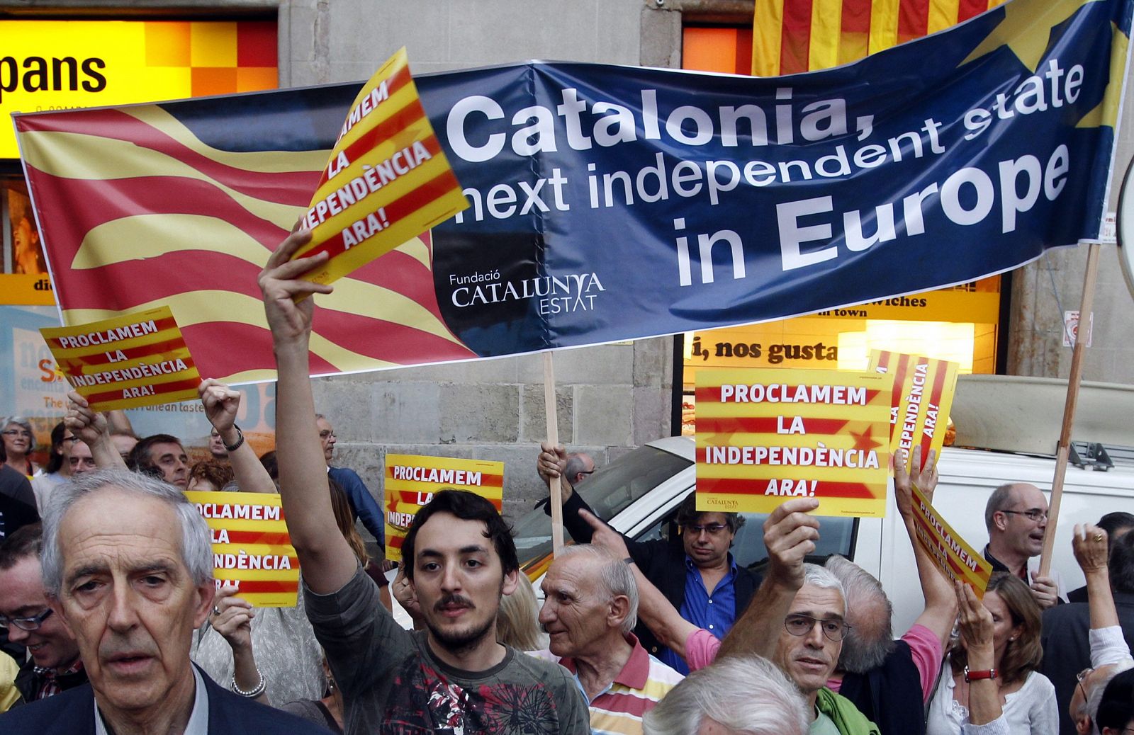Manifestantes proindependentistas piden que Cataluña se convierta en un Estado propio dentro de la Unión Europea.