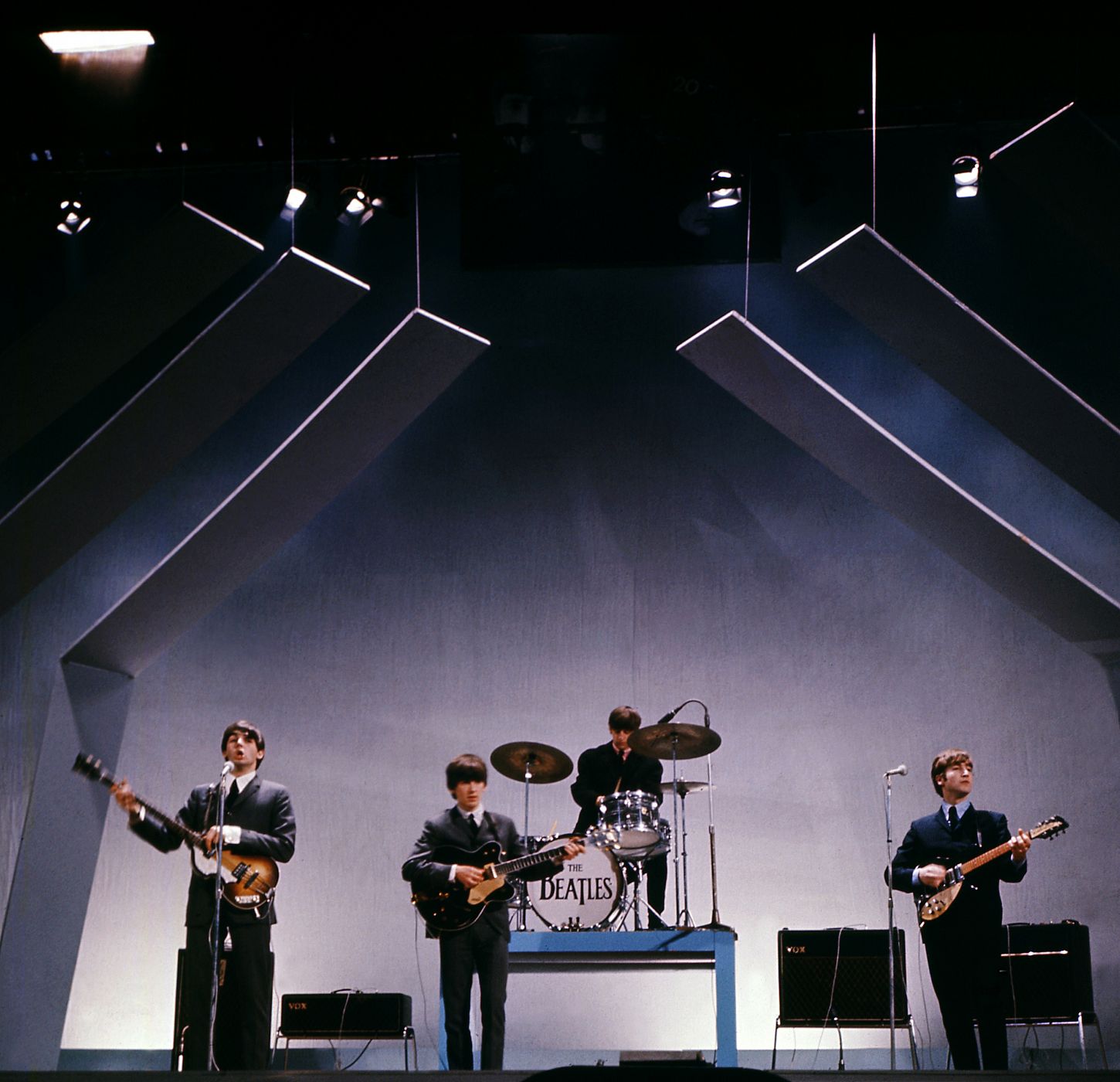 El 5 de octubre de 1962 los Beatles publicó su primer single, "Love me do"
