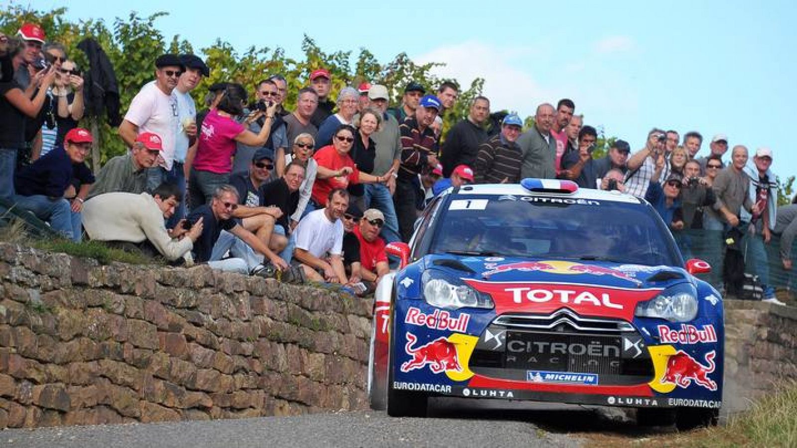 El francés Sebastien Loeb, en la disputa de un tramo del Rally de Francia