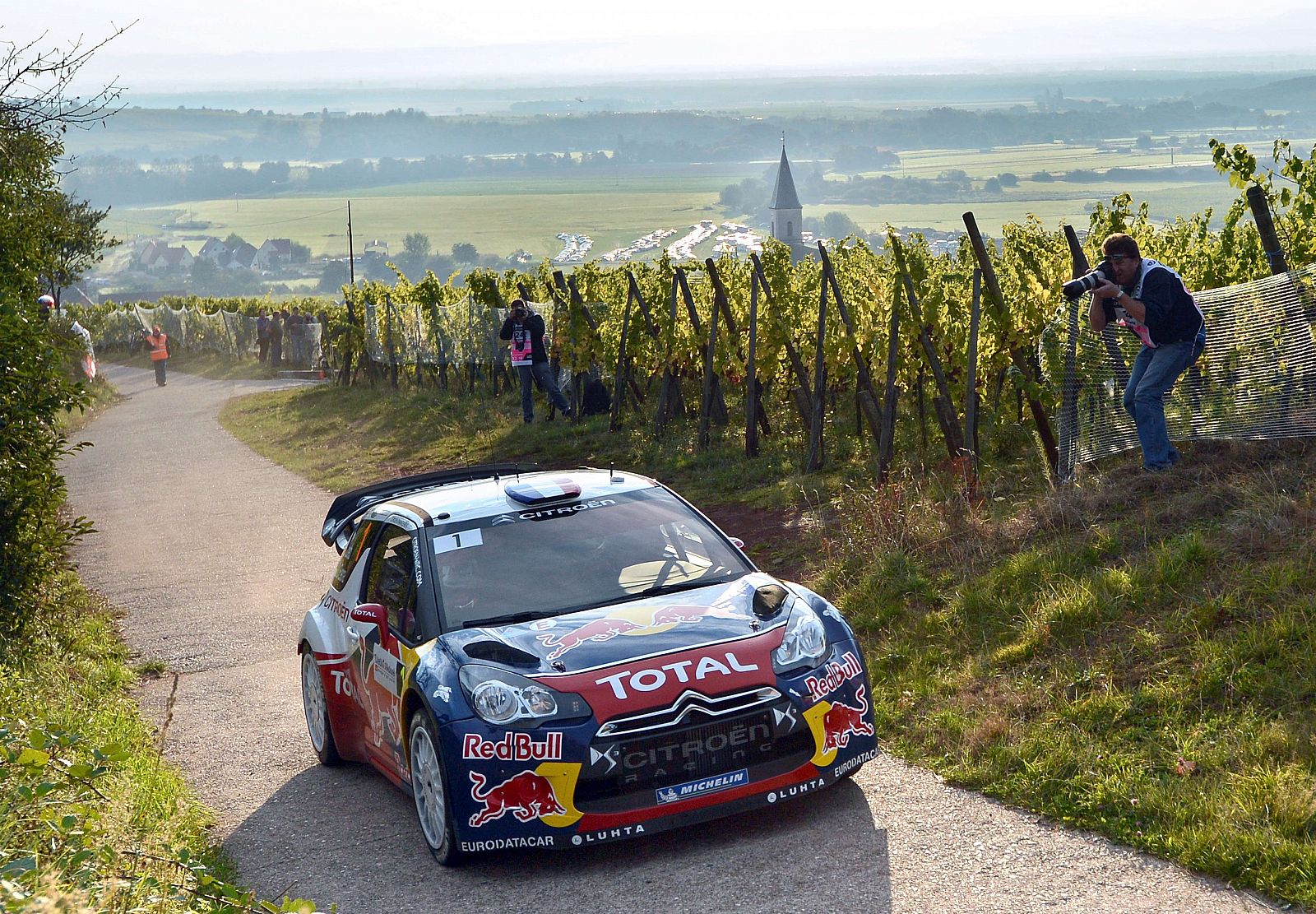 El francés Sebastien Loeb tiene muy cerca su noveno Mundial de rallys.