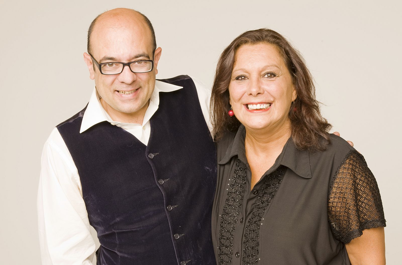 Mavi Aldana y Alberto Maeso, presentadores de 'Enredados' en Radio Nacional.