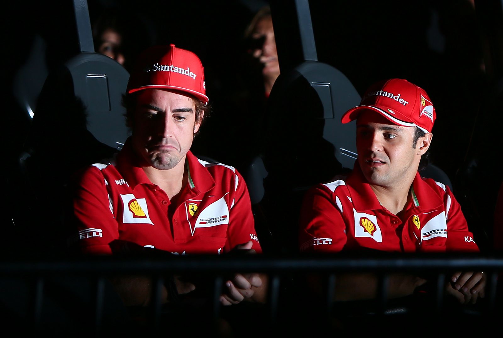 Fernando Alonso, a la izquierda, y Felipe Massa, en Abu Dabi
