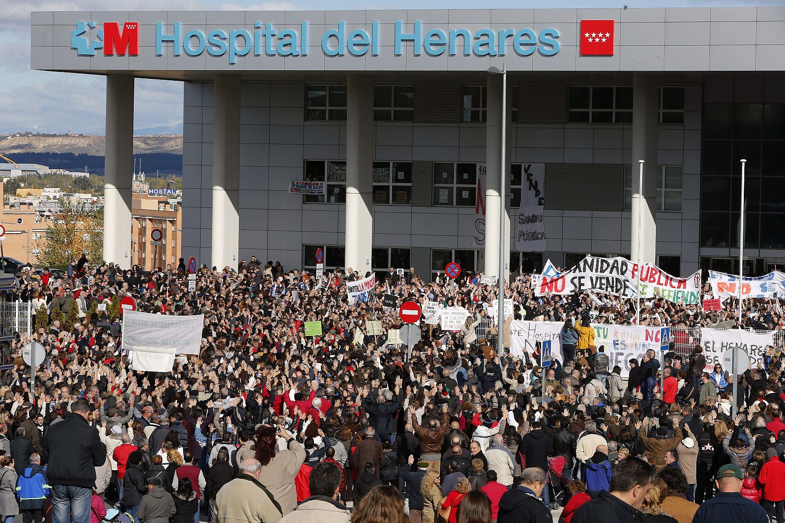 MARCHA EN DEFENSA DE HOSPITAL DE HENARES Y CONTRA SU PRIVATIZACIÓN