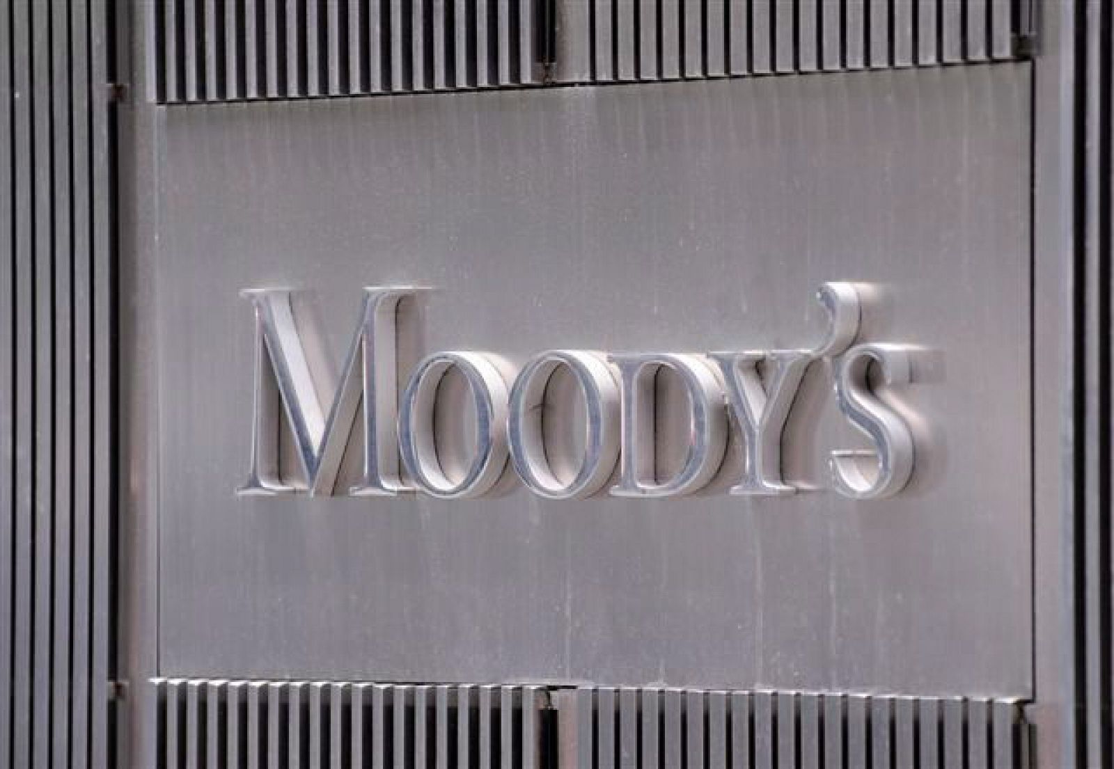 Moody's rebaja la calificación de la deuda de Francia desde "Aaa" a "Aa1"