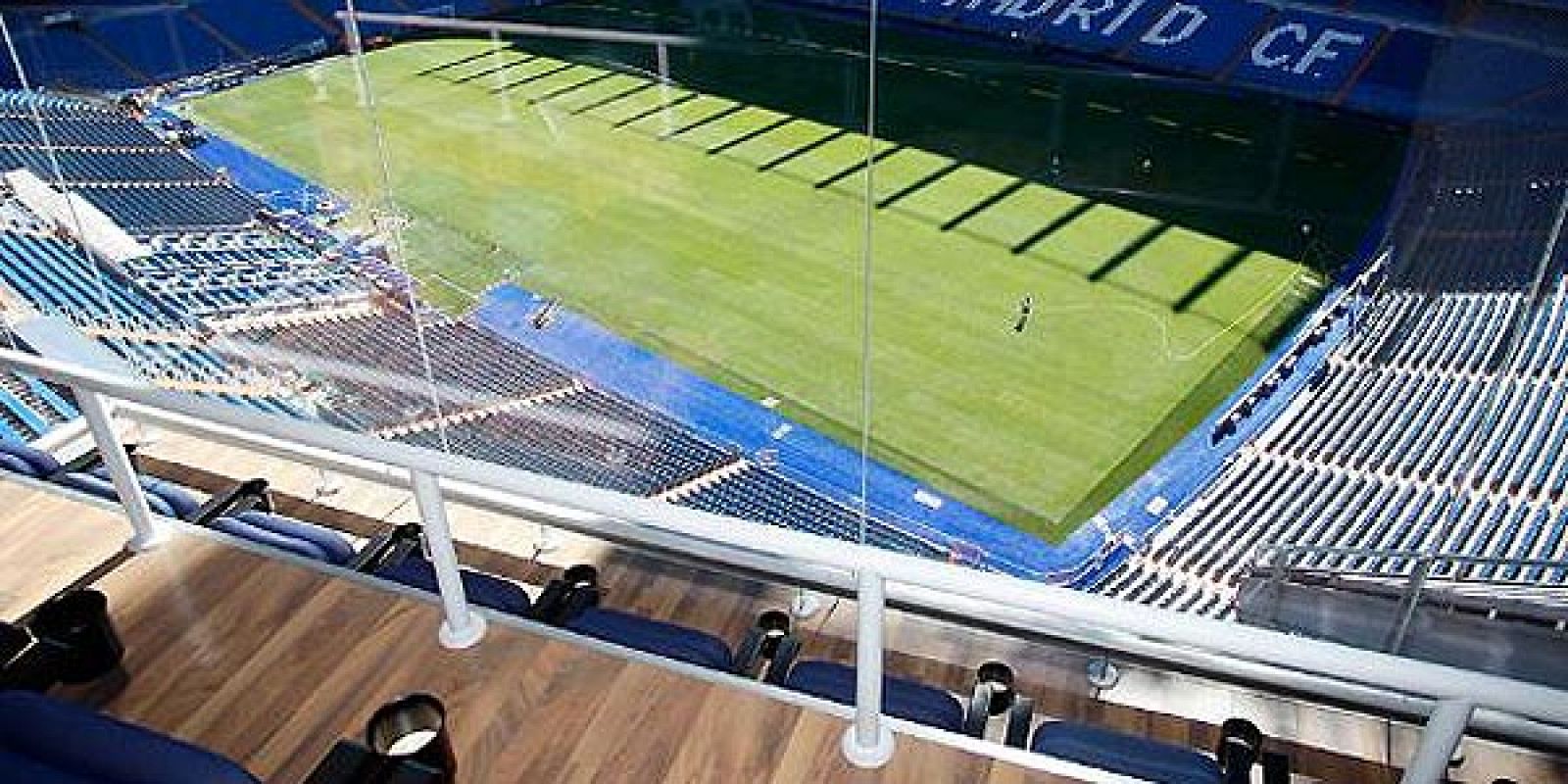 Imagen del césped del Santiago Bernabéu desde uno de los palcos privados.