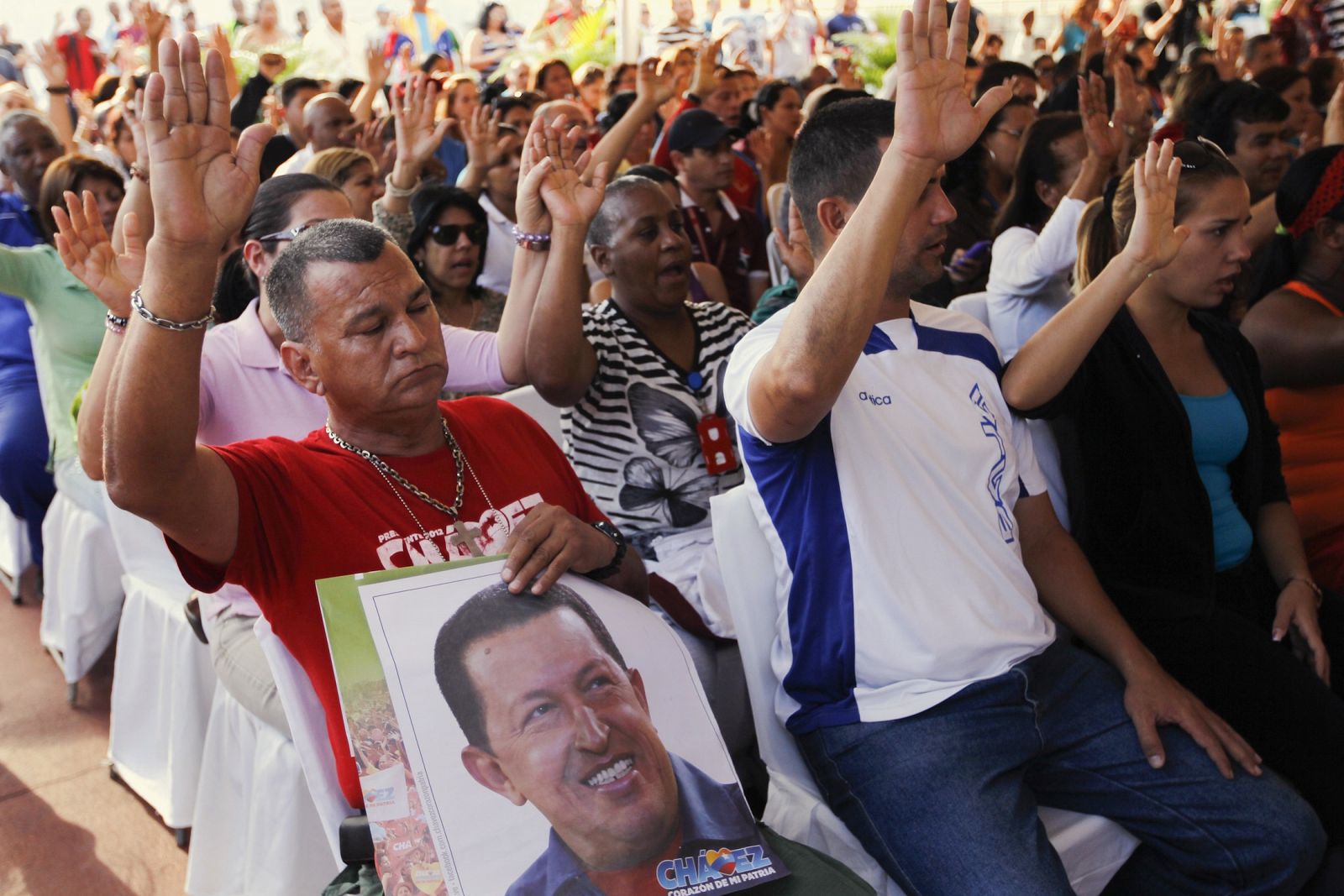 El Gobierno venezolano y la familia de Chávez piden "respeto" por la salud del presidente