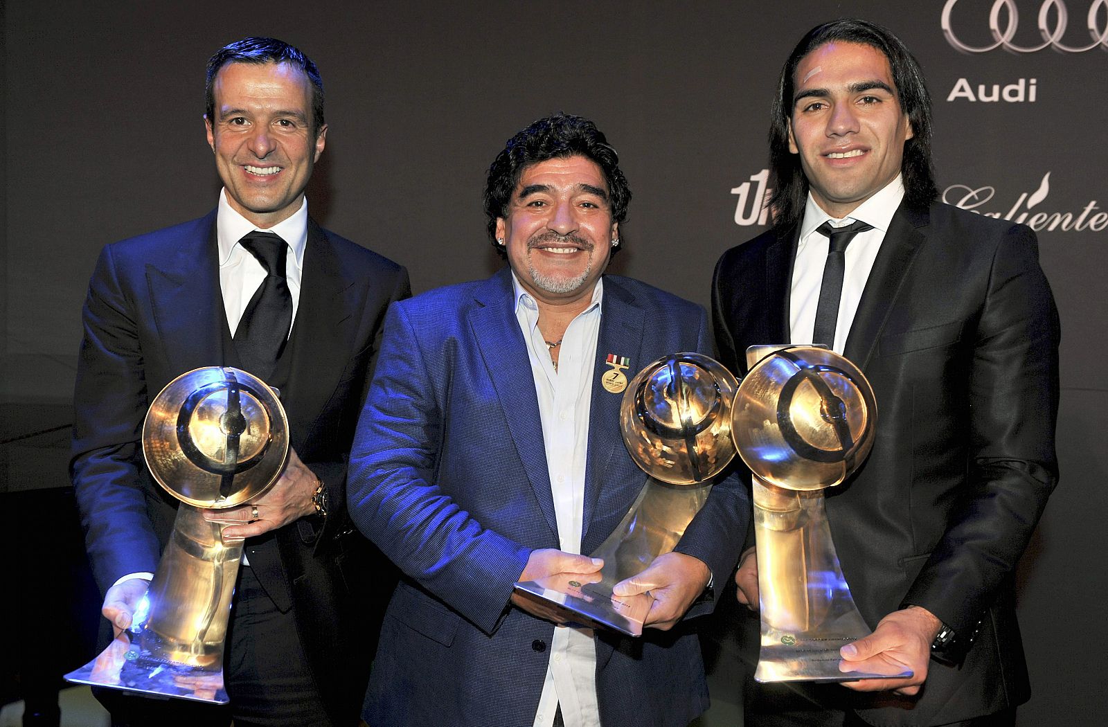 Radamel Falcao, a la derecha, junto a Maradona y Jorge Mendes en Dubai