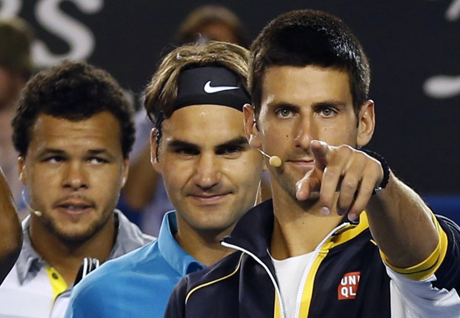 El serbio Novak Djokovic, en primer término, seguido de Roger Federer y Jo-Wilfred Tsonga en Melbourne