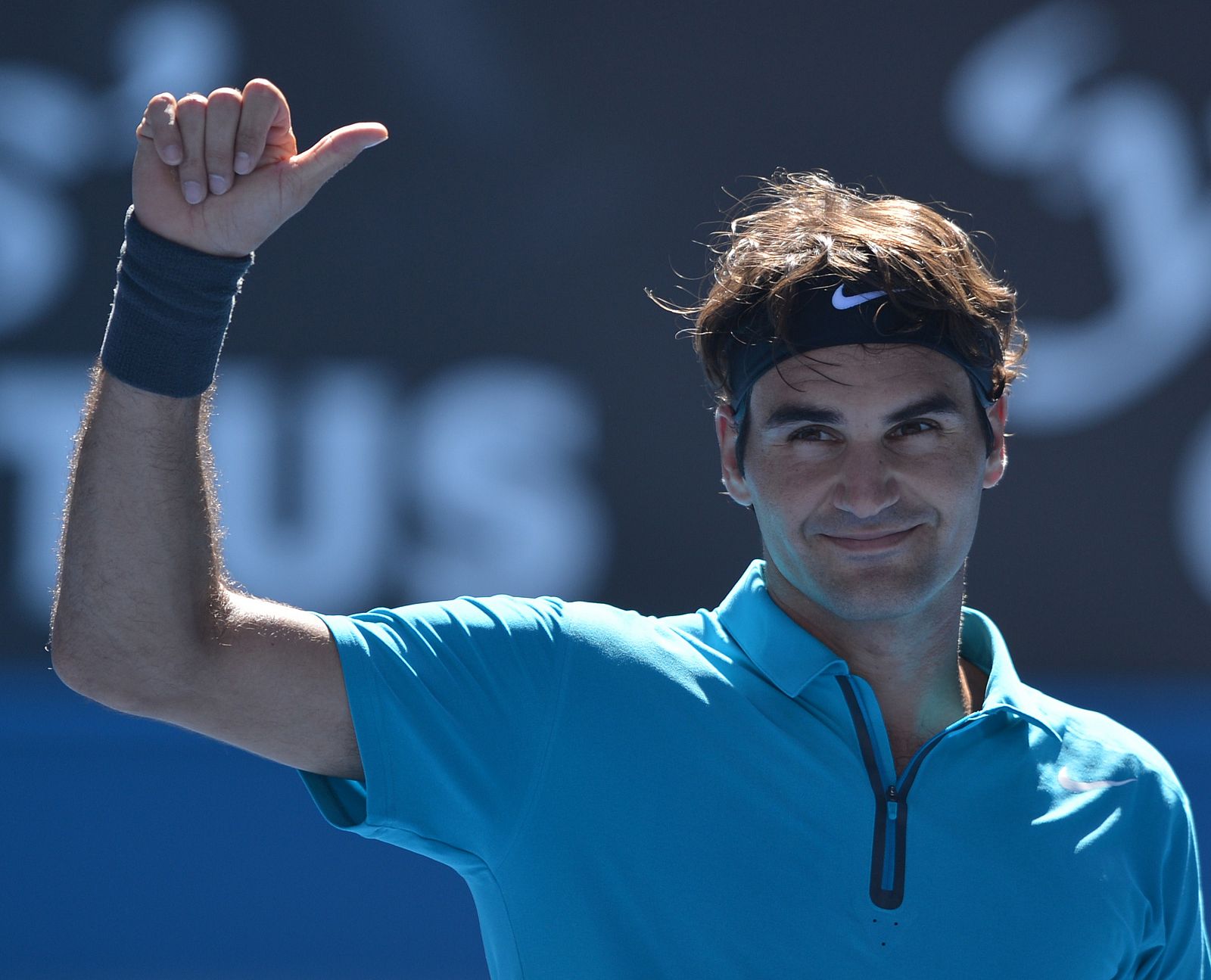 Roger Federer agradece al público de Melbourne su apoyo en su debut del Open de Australia 2013