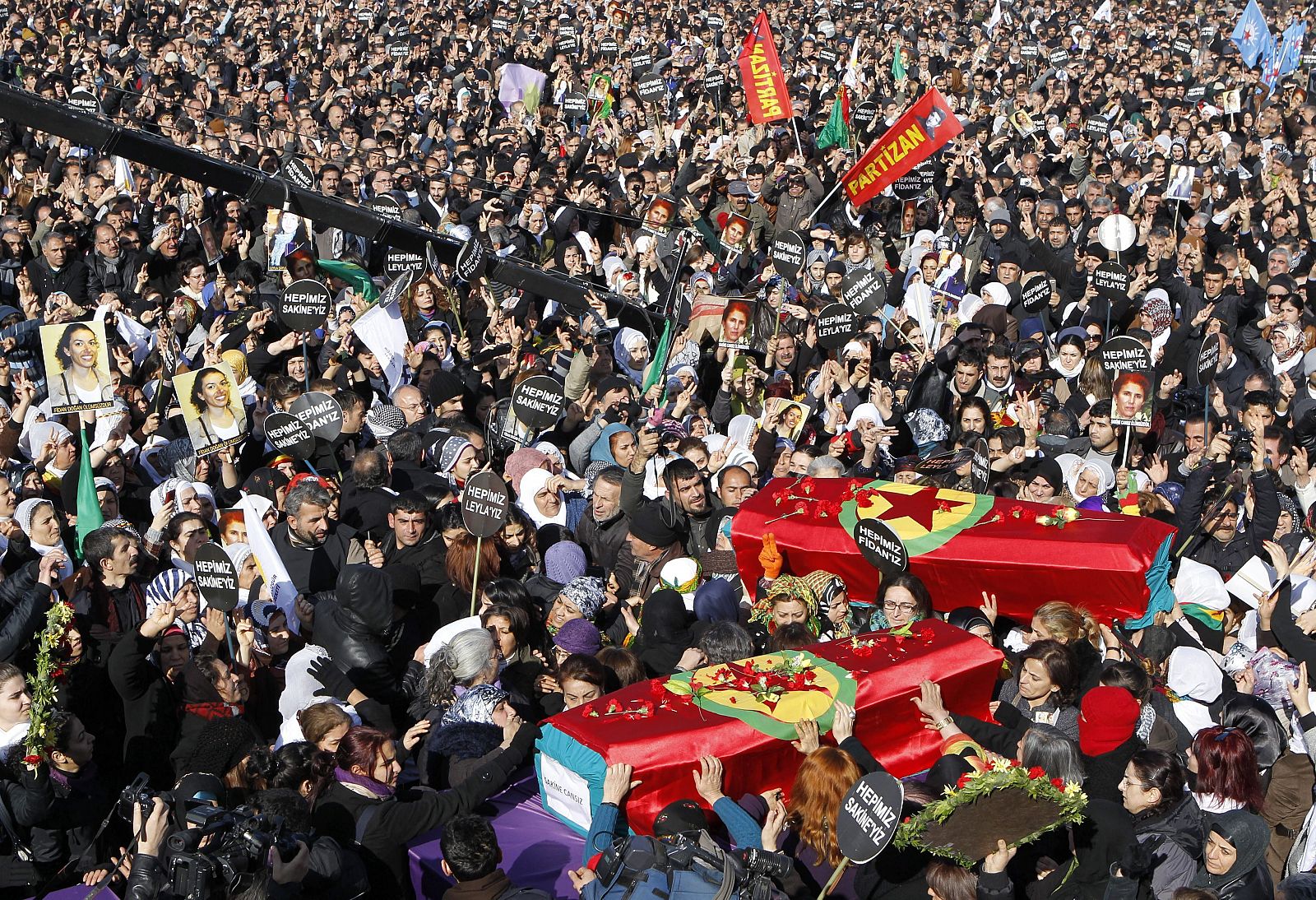 Funeral activistas kurdas asesinadas en París