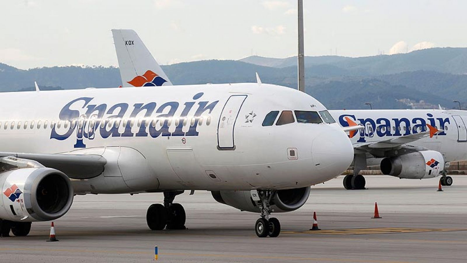 Dos aviones de Spanair en la pista de un aeropuerto