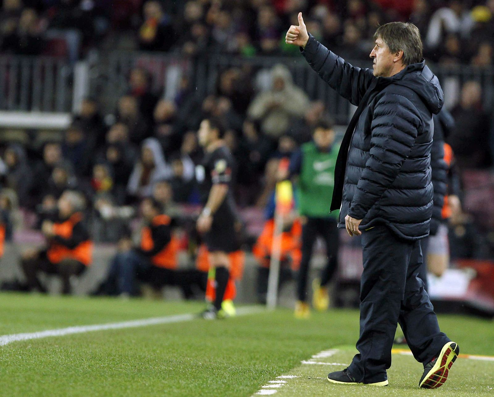 El segundo entrenador del Barcelona, Jordi Roura durante el partido contra Osasuna.