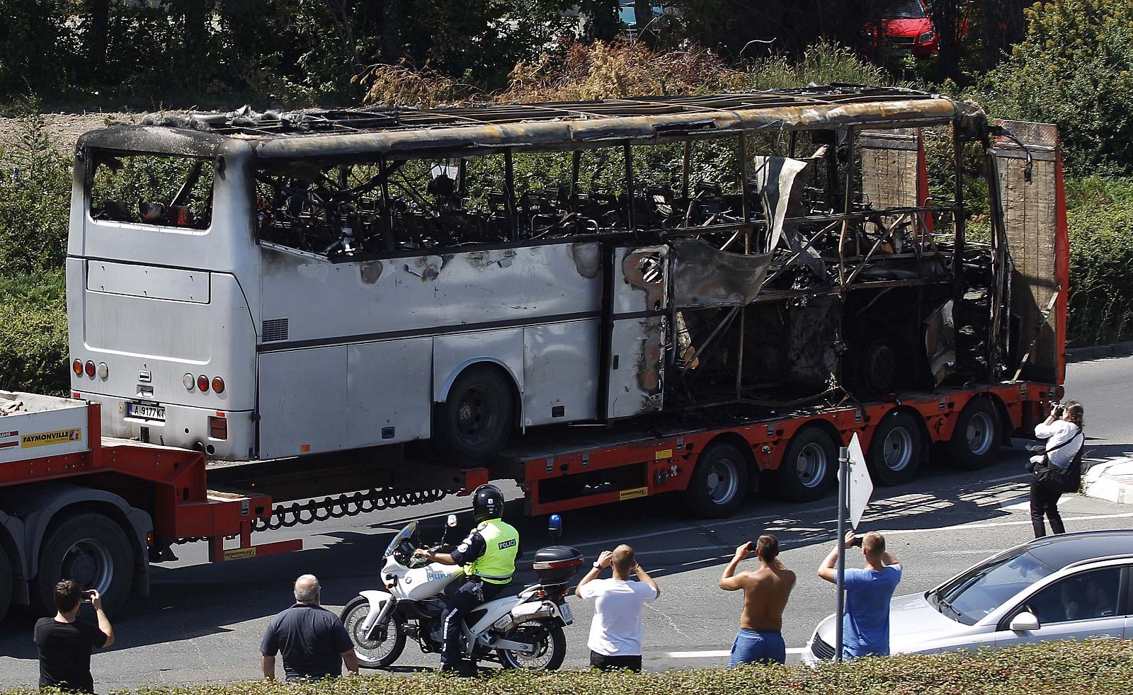 Imagen del autobús atacado el 12 de julio junto al aeropuerto de Sofía.