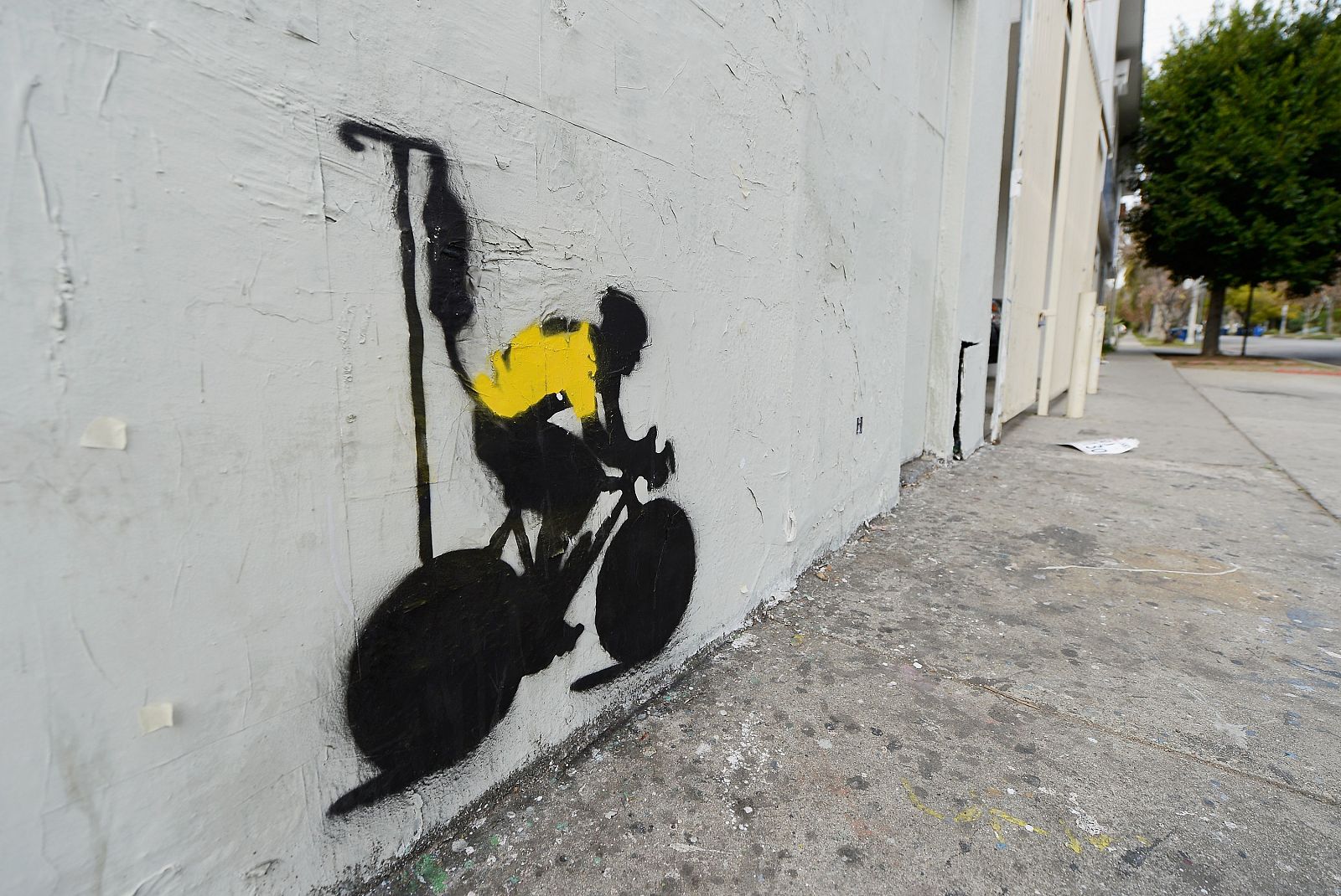 Grafiti en una calle de Los Ángeles caricaturizando la figura de Lance Armstrong